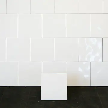 Flis Arredo Color Hvit Bølget Blank 20x20 cm