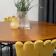 Spisegruppe Venture Home Copenhagen med 4 Limhamn Light Gull Stoler