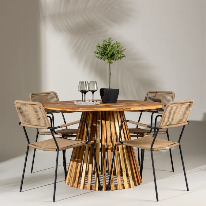 Hagegruppe Venture Home Lumpur med 4 Lindos Lenestoler