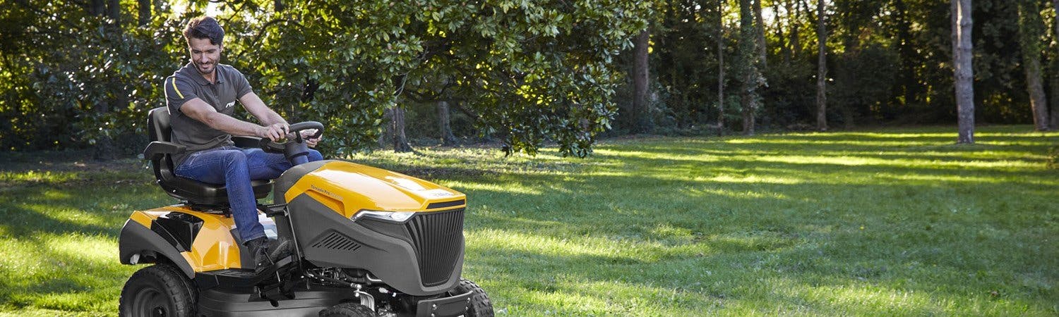 Her ser vi nærmere på tre populære traktorklippere fra Stiga og MTD.