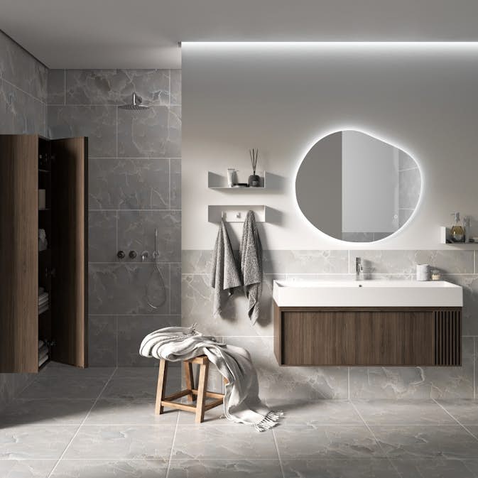 Benkeskap Korsbakken Bad Sole med Spiler