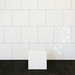 Flis Arredo Color Hvit Bølget Blank 20x20 cm