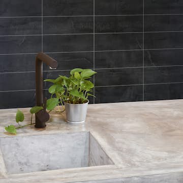 Kjøkkenplate BerryAlloc Sort Kalk 10X30