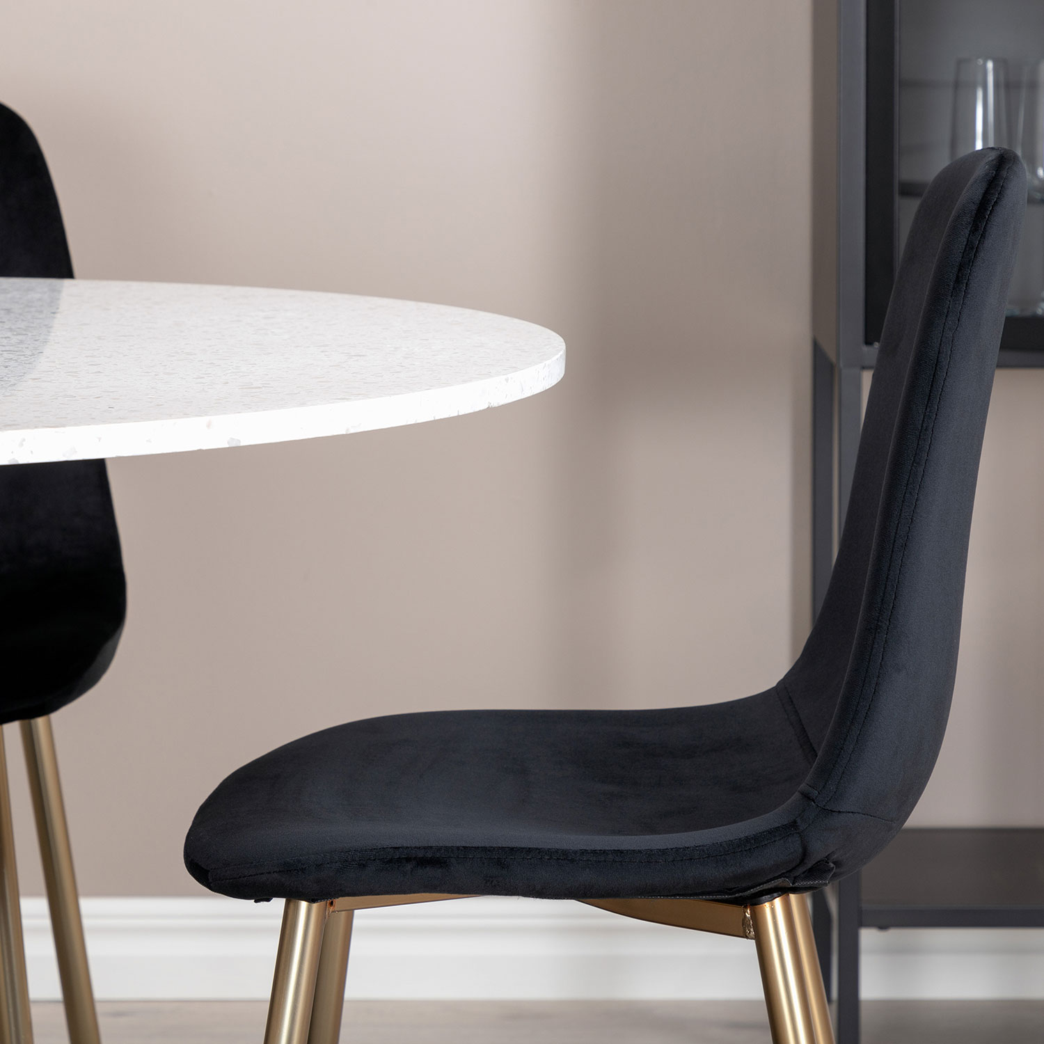 Spisegruppe Venture Home Razzia med 4 Polar Stoler