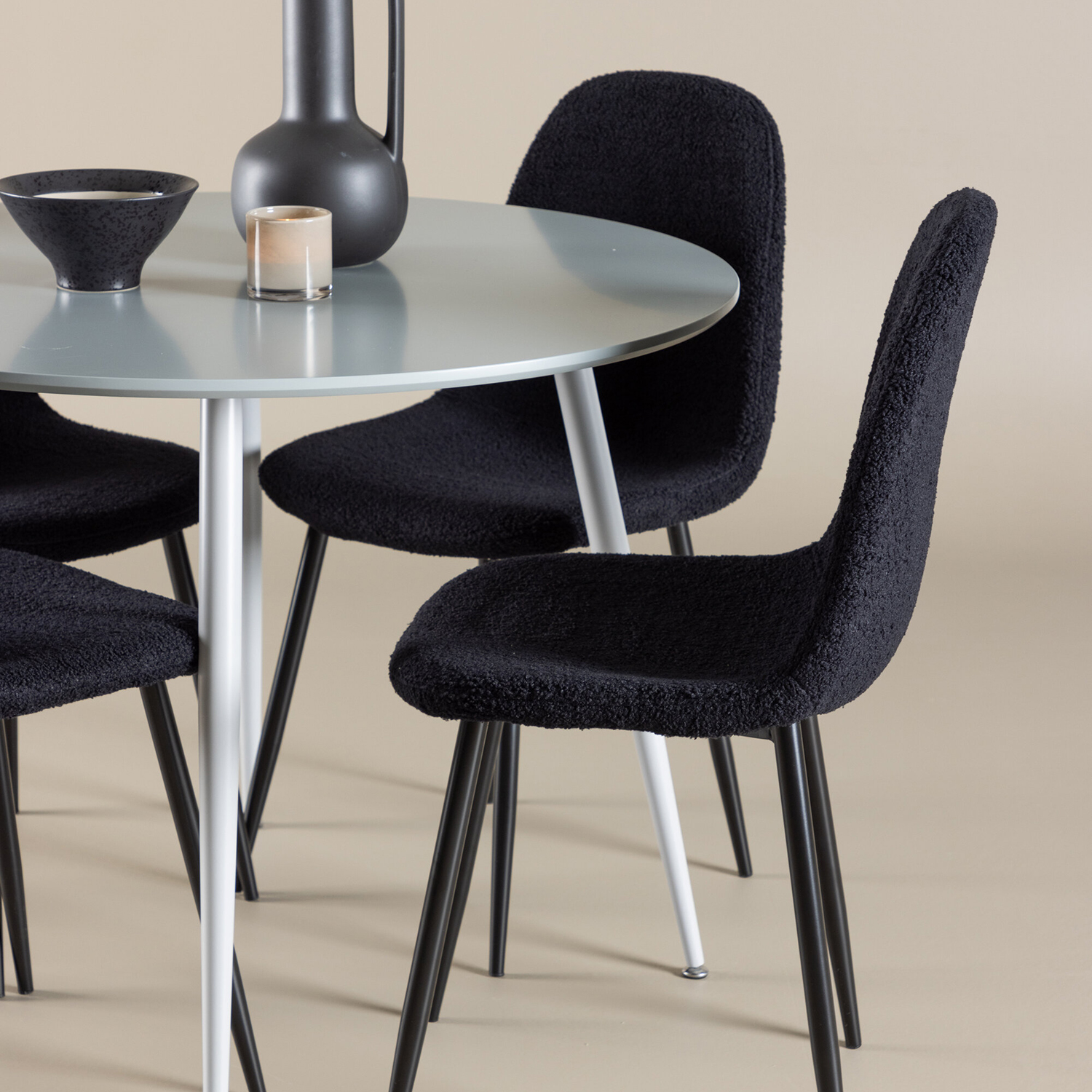 Spisegruppe Venture Home Plaza Ø100 med 4 stk Polar Stoler Teddy