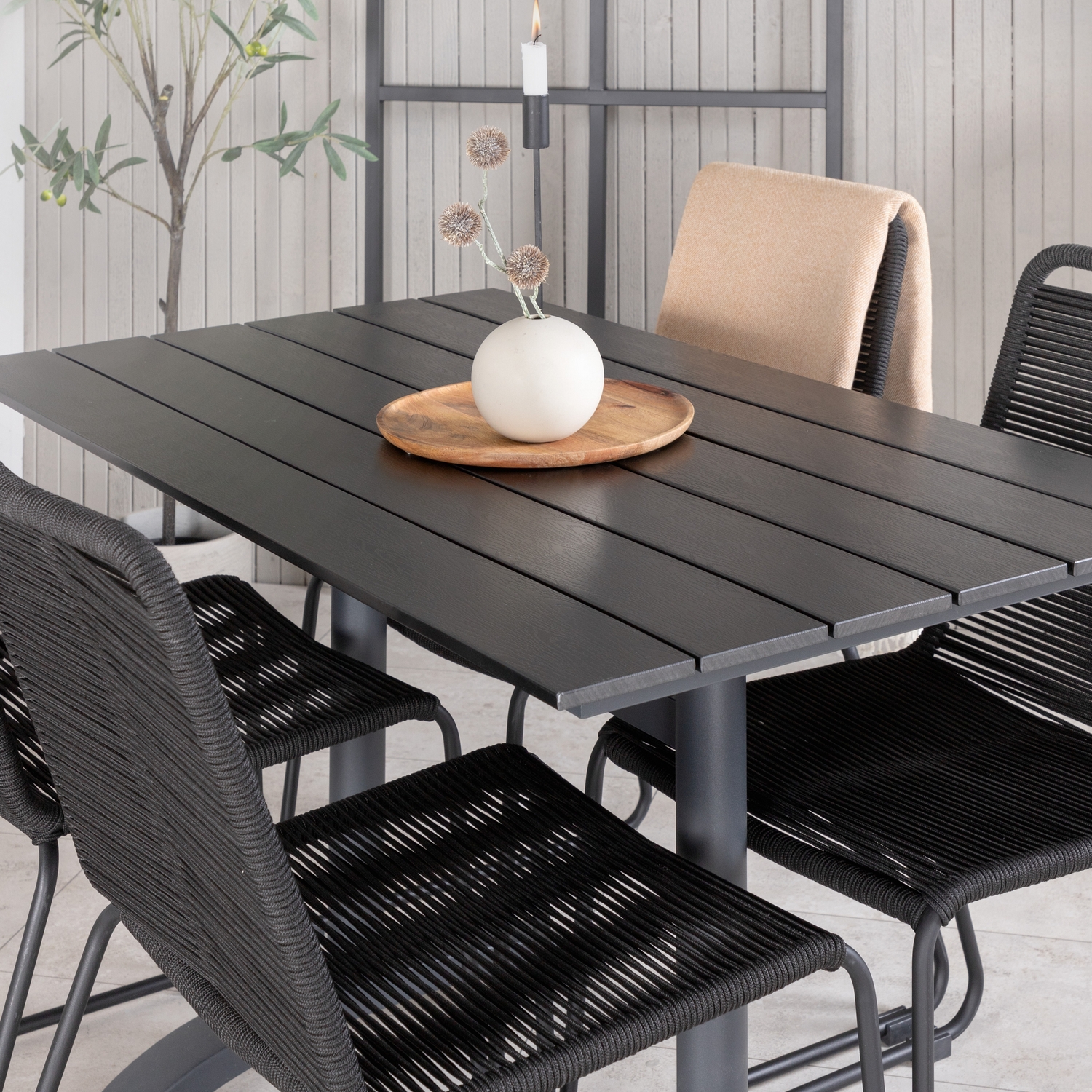 Spisegruppe Venture Home Denver med 4 Lindos Stoler