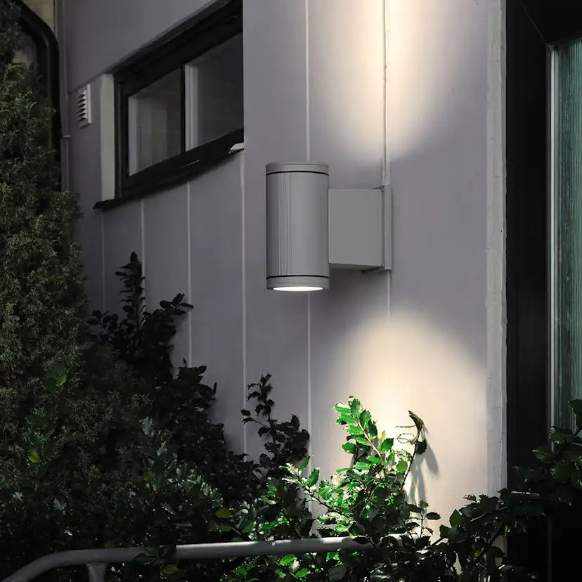 Vegglampe Gnosjö Konstsmide Siracusa Opp/ned G12 Inkl. Lampe Grå