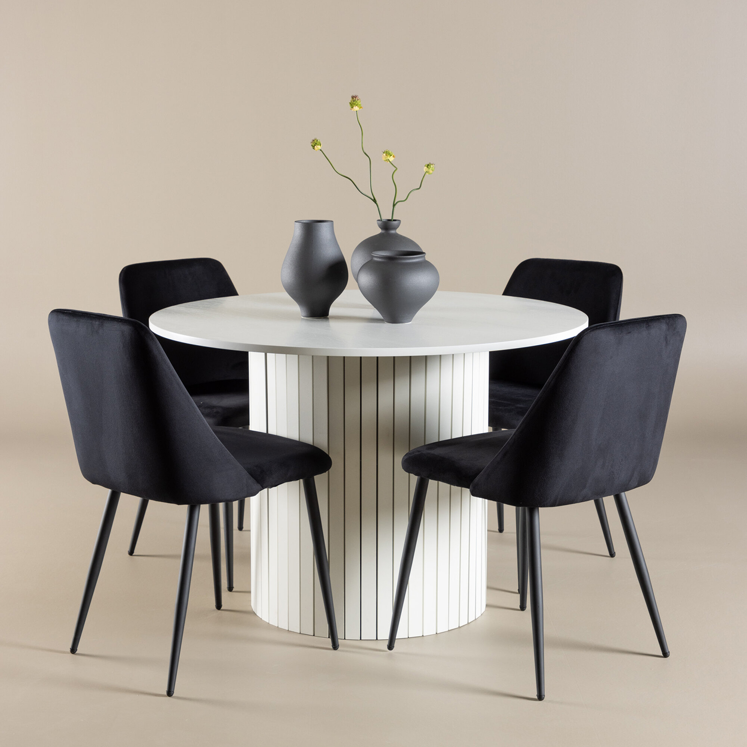 Spisegruppe Venture Home Härön Ø110 med 4 stk Night Stoler