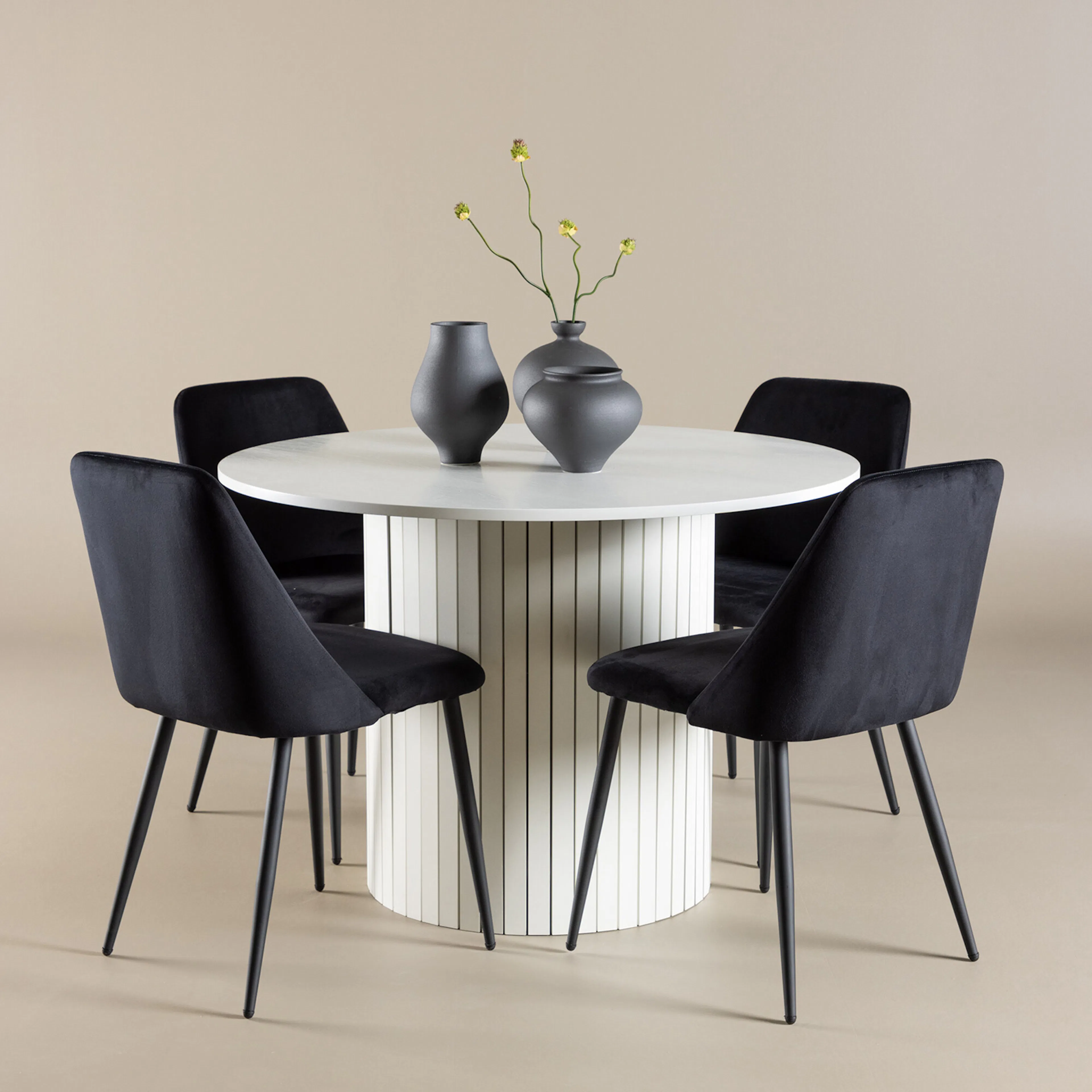 Spisegruppe Venture Home Härön Ø110 med 4 stk Night Stoler