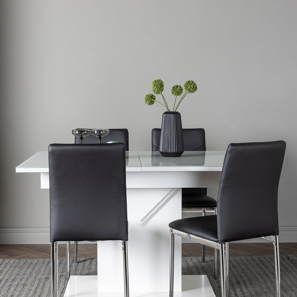 Spisegruppe Venture Home Pluto med 4 Lily Stoler