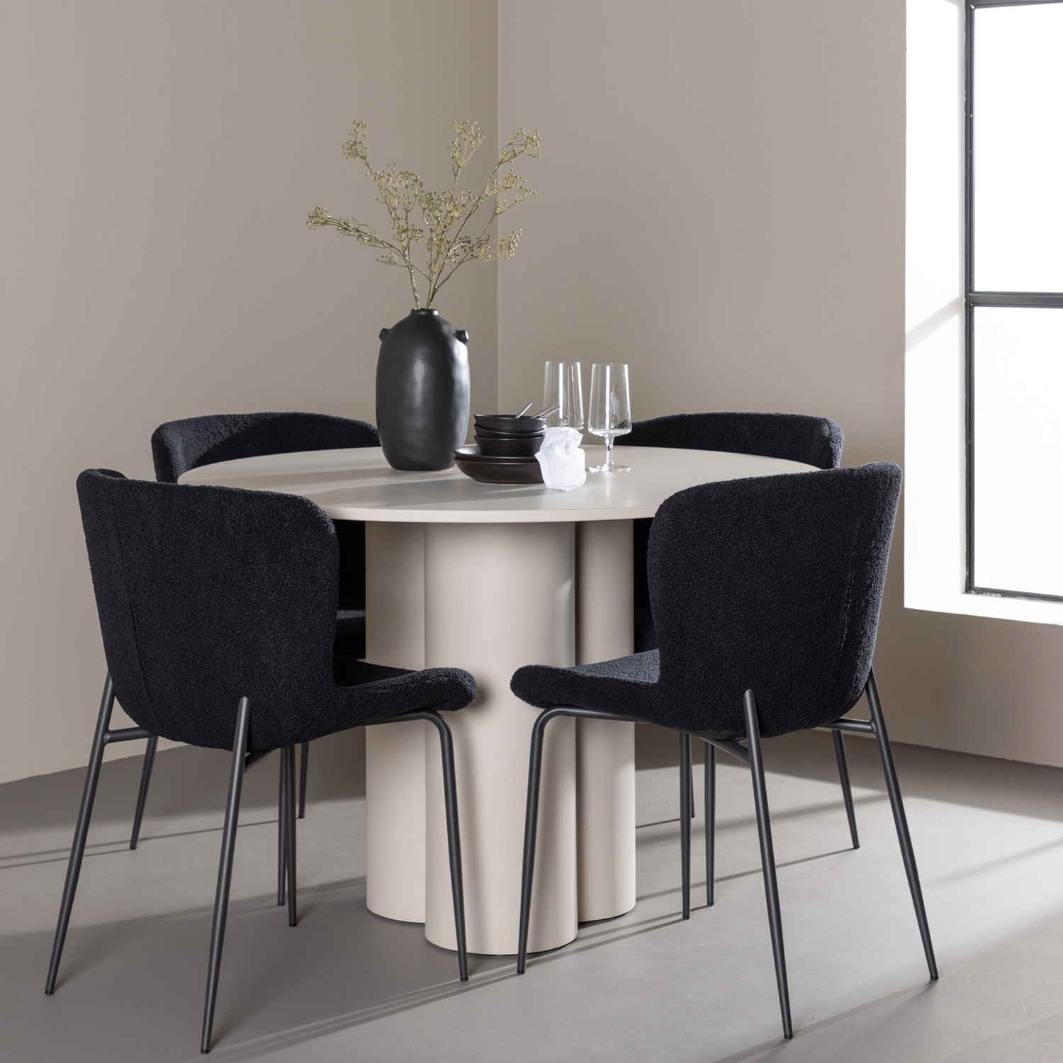 Spisegruppe Venture Home Olivia Ø110 med 4 stk Modesto Stoler