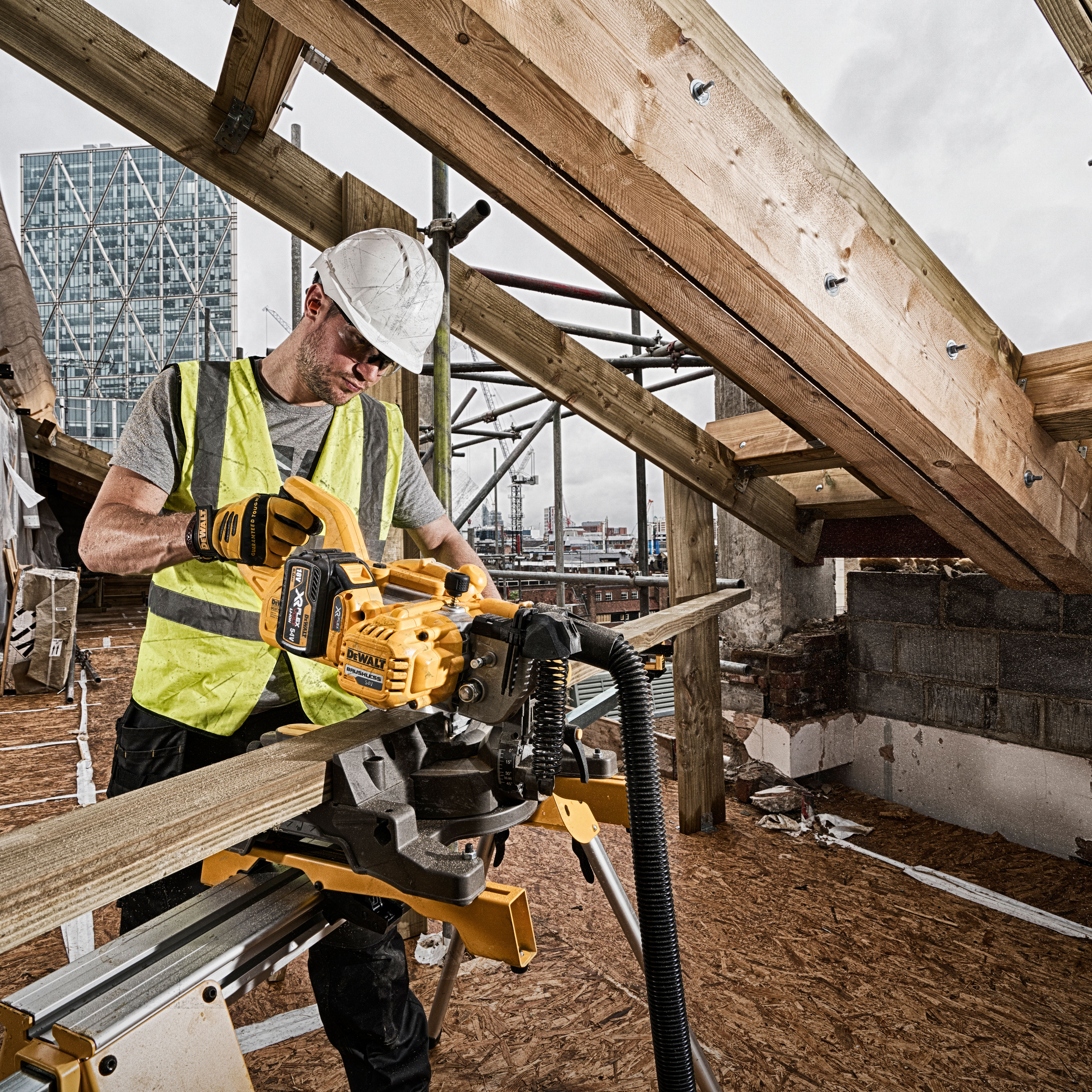 Kap- och Gersåg Dewalt DCS777T2-QW Med batteri och laddare 54 V