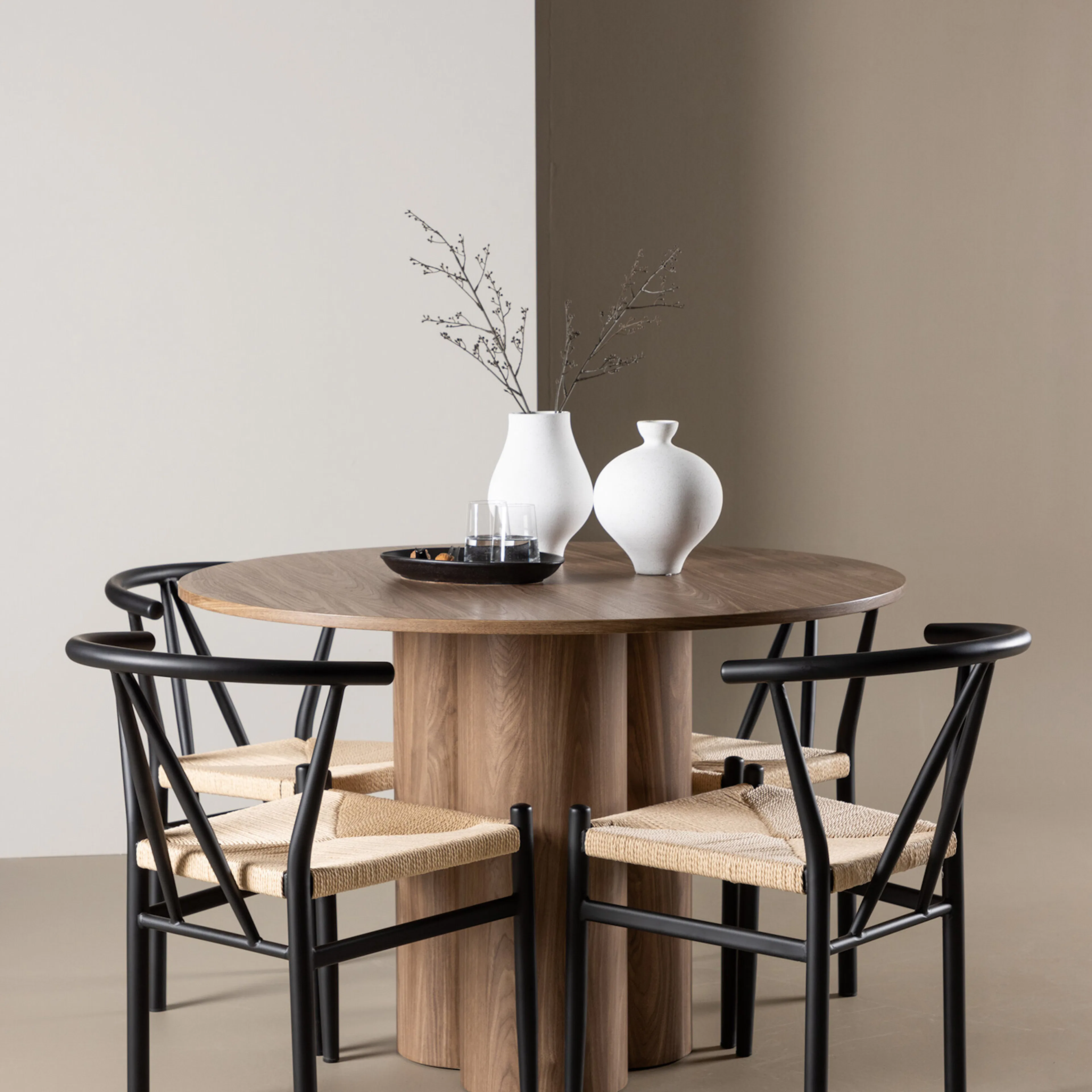 Olivia Dining Table with Alfons Dining Chair Mocka/Sort