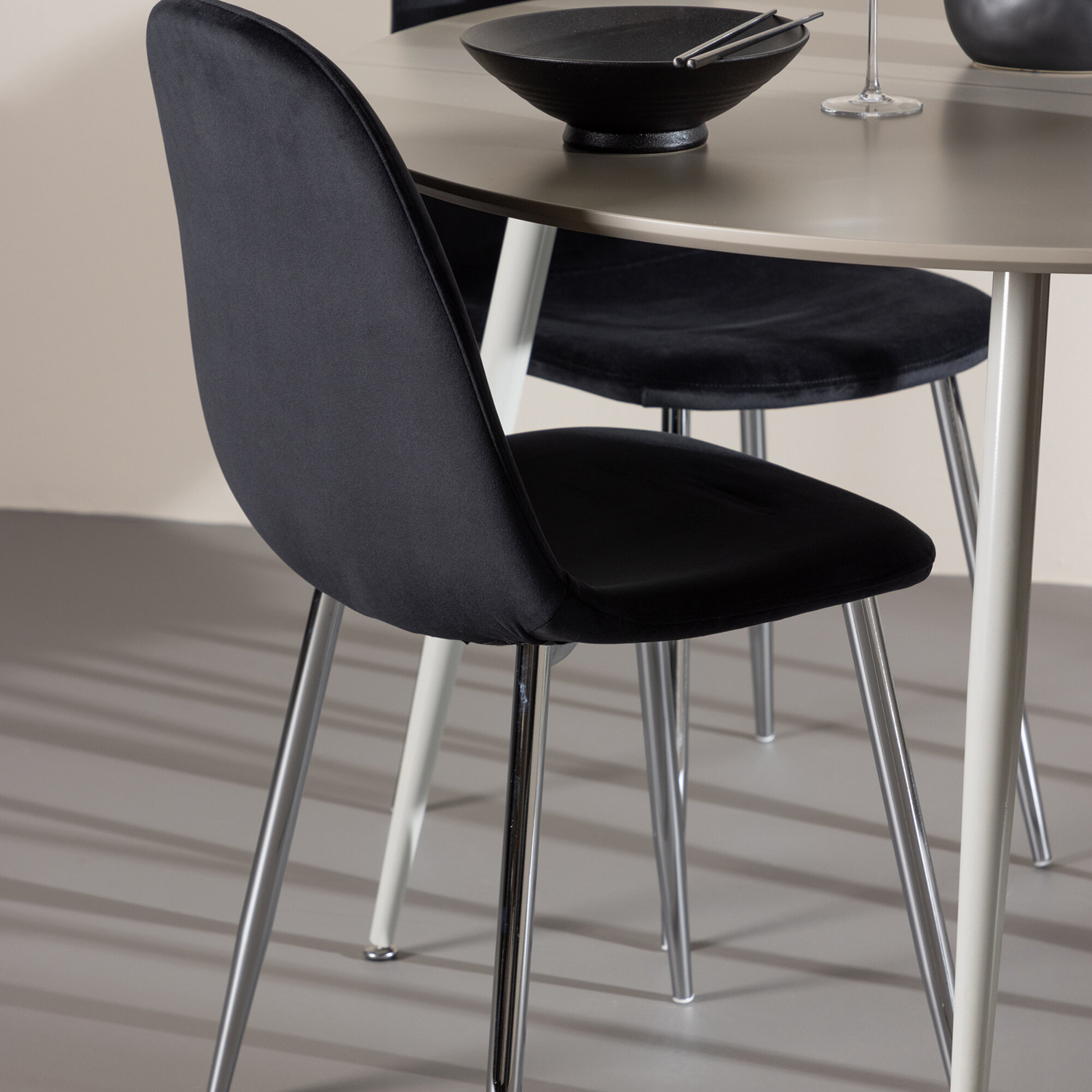 Spisegruppe Venture Home Plaza Ø120 med 4 stk Polar Stoler Fløyel