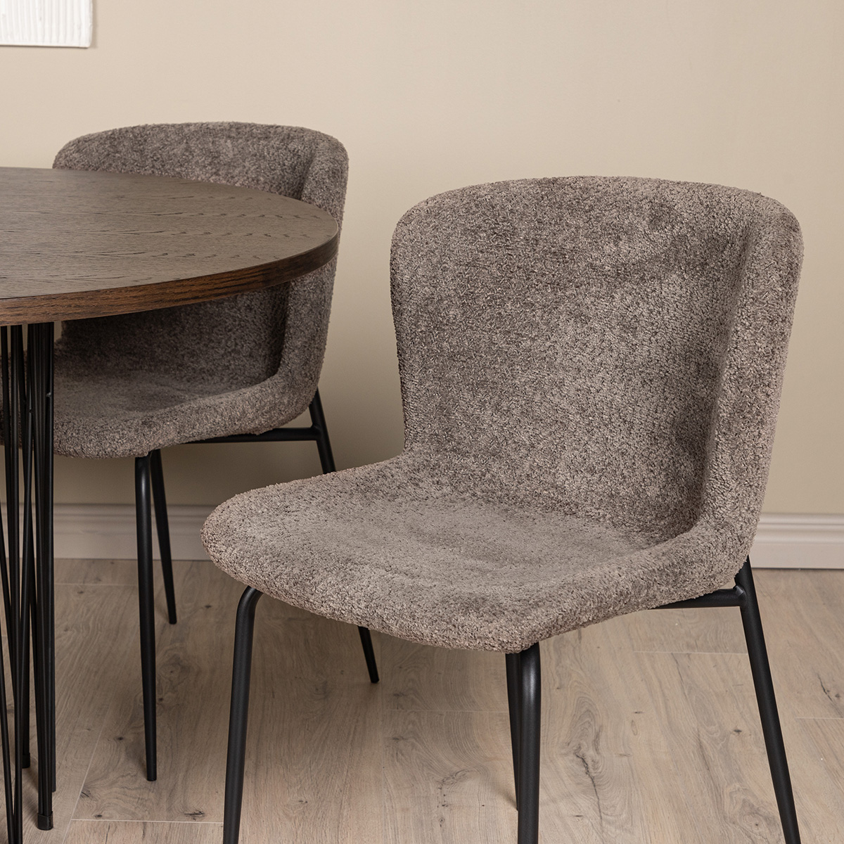 Spisegruppe Venture Home Stone Rund med 4 Modesto Stoler