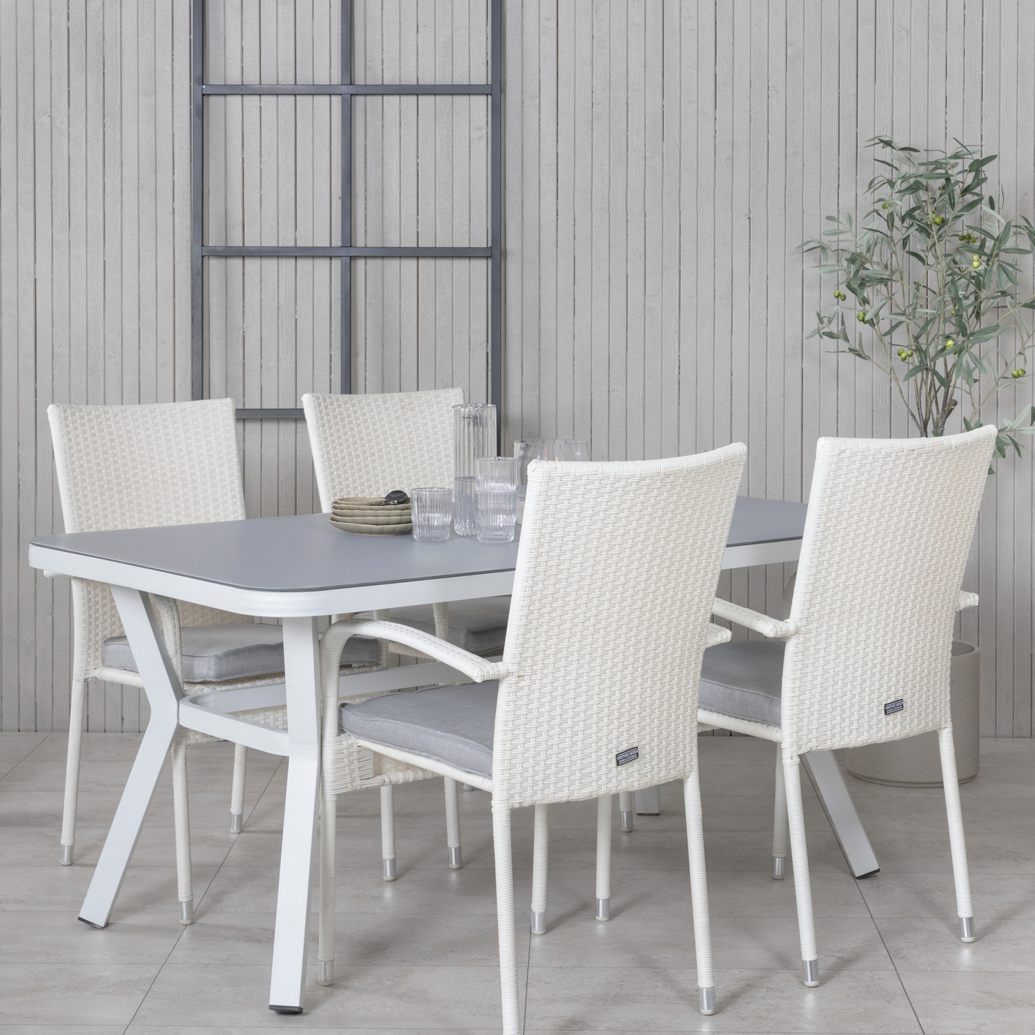 Spisegruppe Venture Home Vyn med 4 Hanna Spisestoler