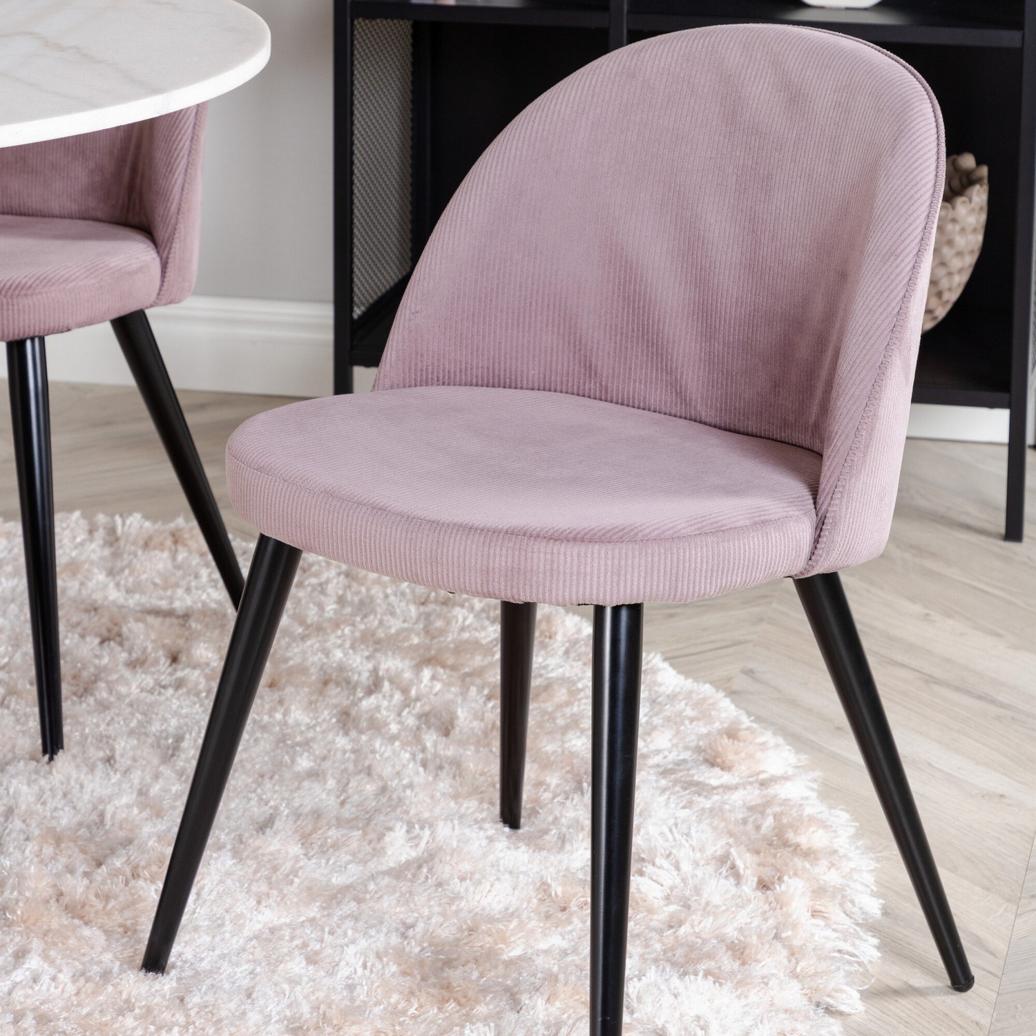 Spisegruppe Venture Home Estelle Rundt med 4 Valentina Stoler