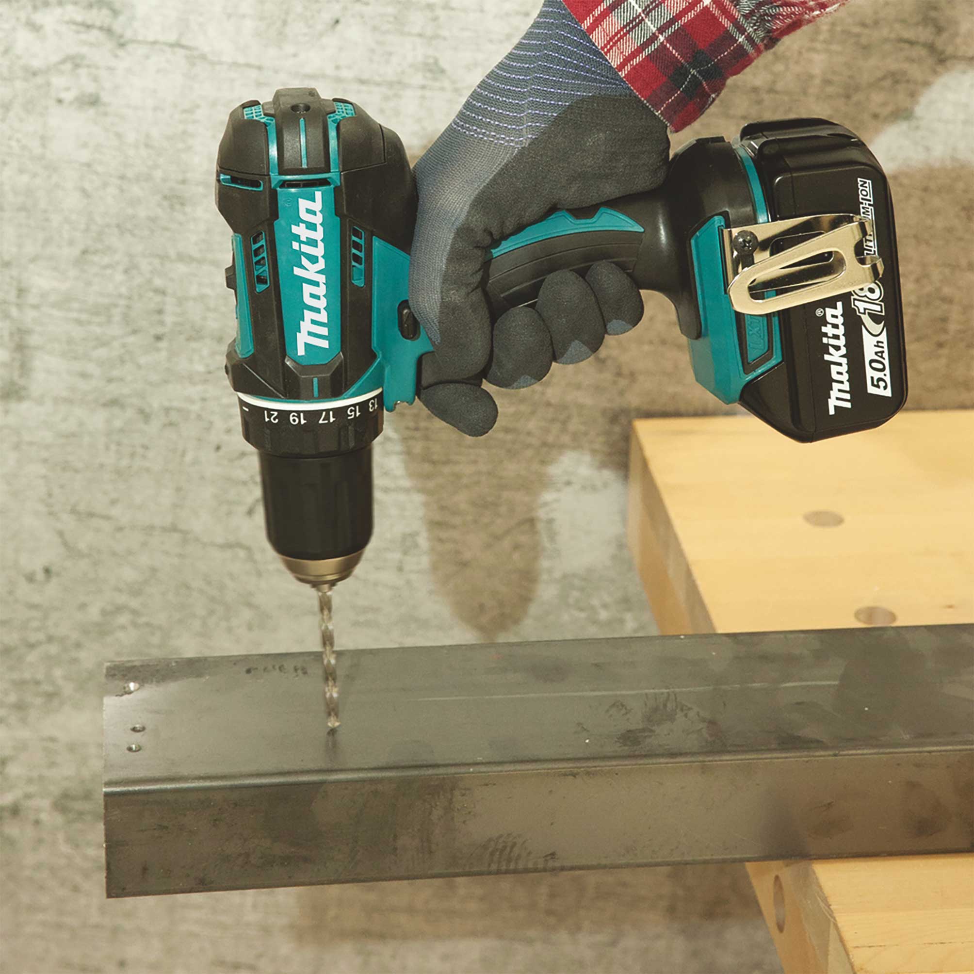Borskrutrekker Makita DDF482RTJ 18V Med batteri og Lader