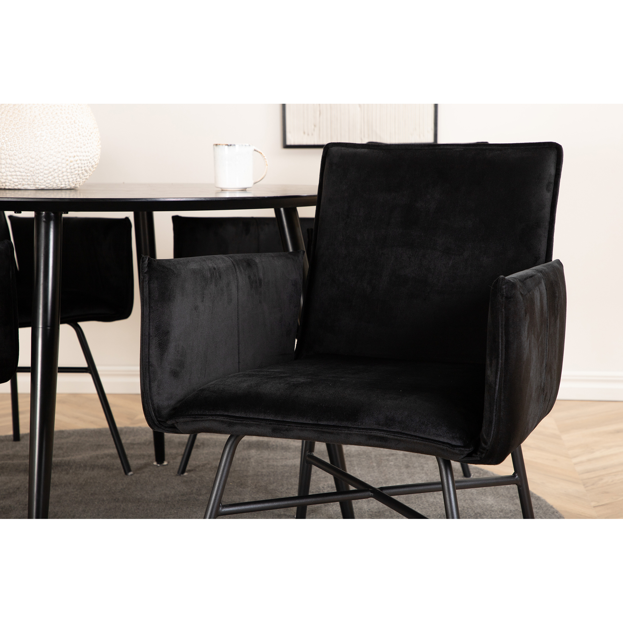 Spisegruppe Venture Home Dipp Ø115 cm med 4 Petra Stoler