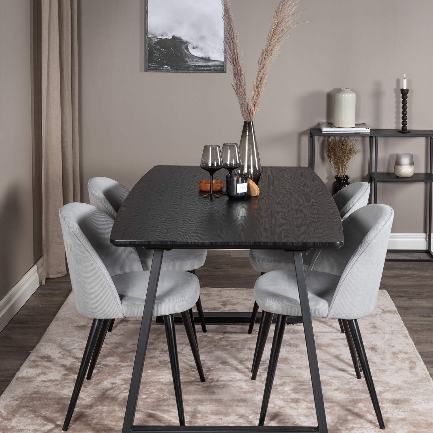 Spisegruppe Venture Home Ina med 4 Valentina Stoler Manchester