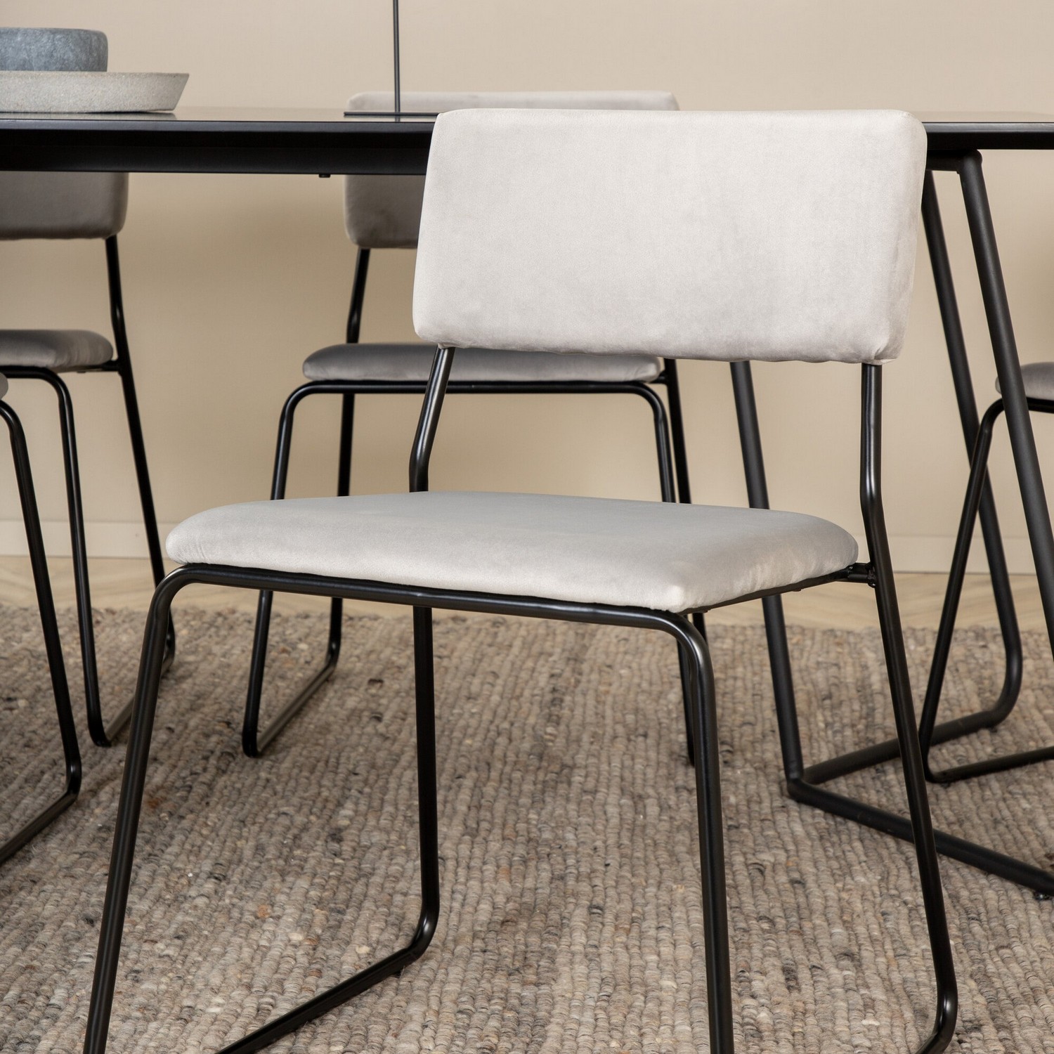 Spisegruppe Venture Home Annika Spisebord og Kungshamn Spisestol