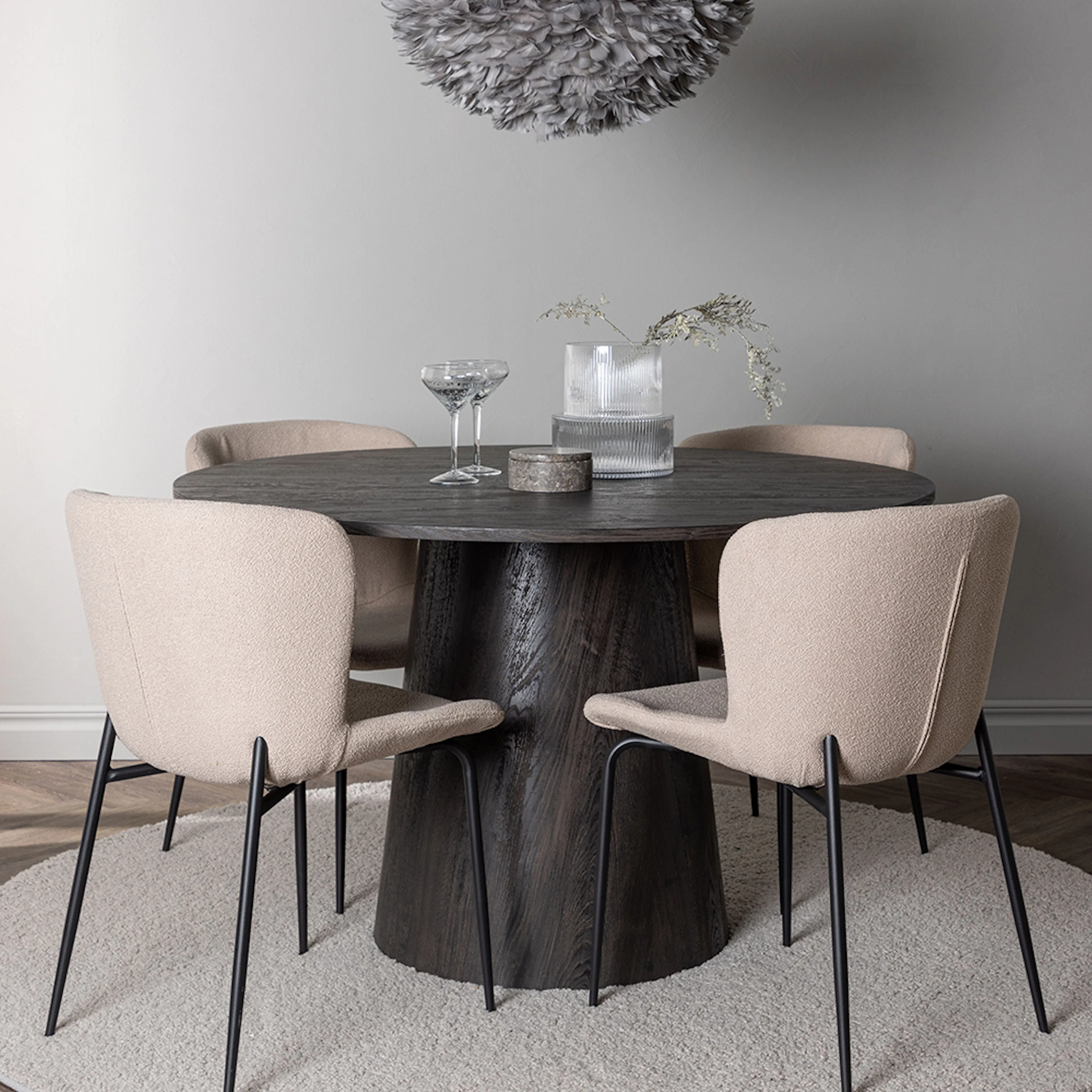 Spisegruppe Venture Home Lanzo Ø120 cm med 4 stk Modesto Stoler