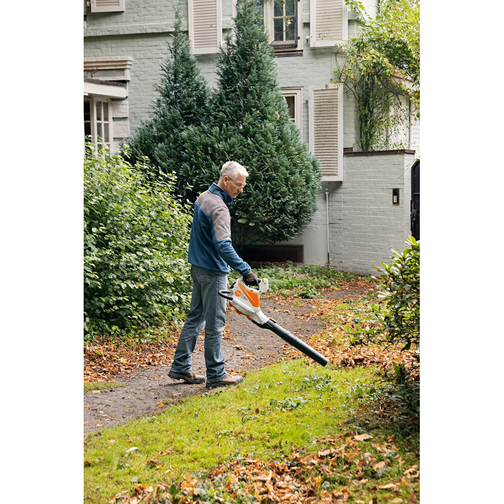 Løvsuger STIHL SHA 56 med blåsefunksjon uten Batteri og Lader