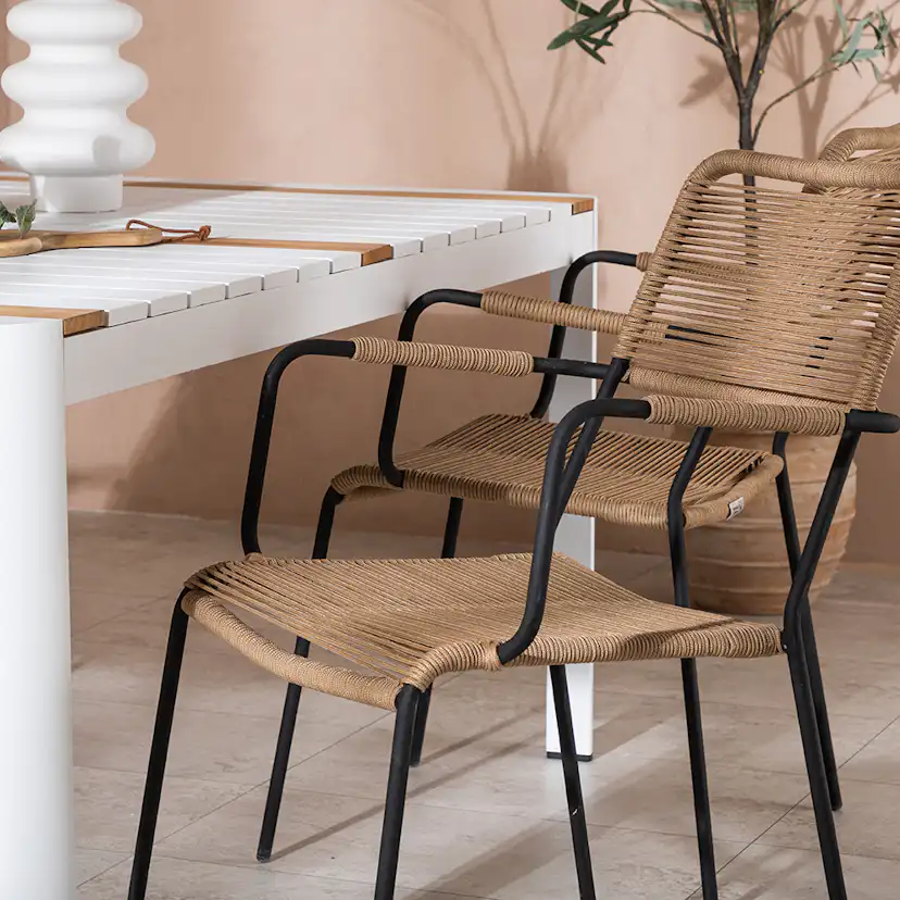 Spisegruppe Venture Home Togo 150x100 cm med 4 Lindos Stoler med Armstøtte