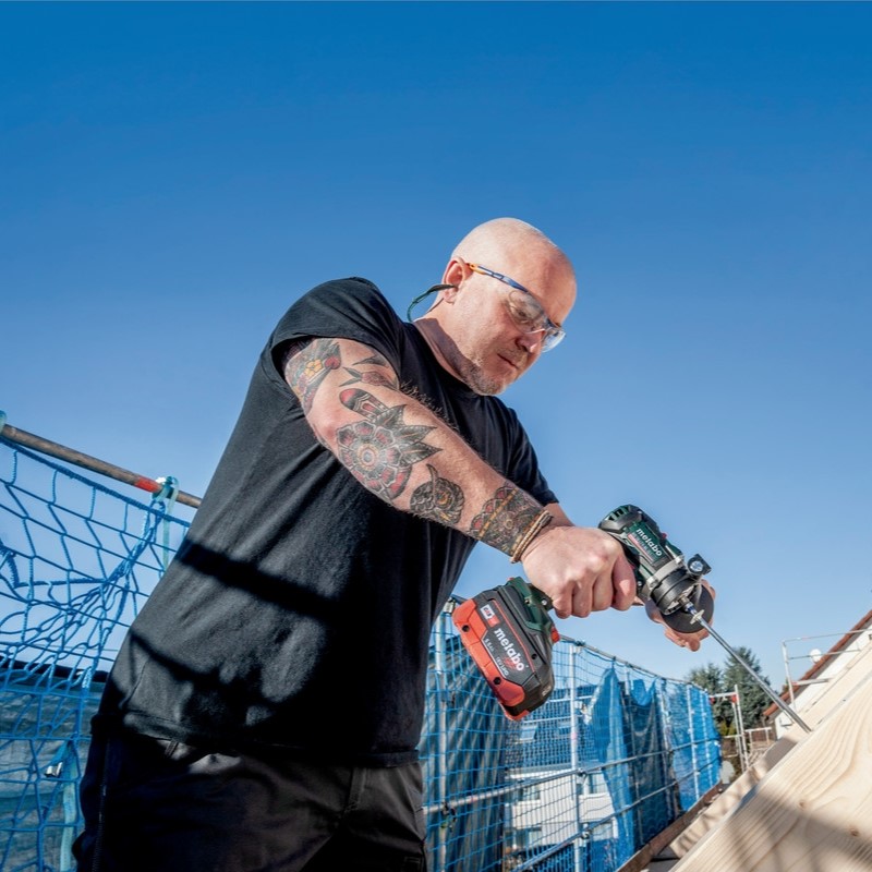 Batteridrill Metabo BS 18 LTX BL QI med Batteri og Lader