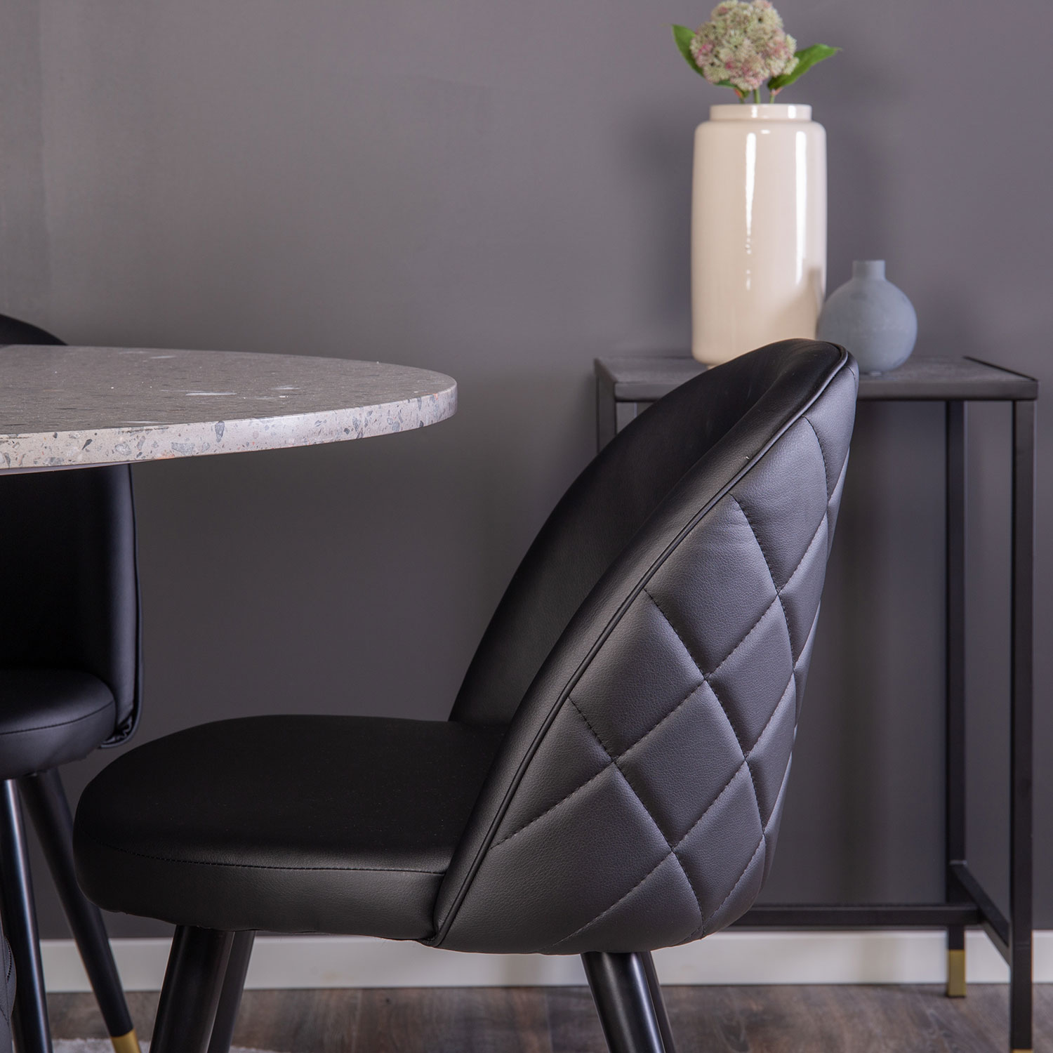 Spisegruppe Venture Home Razzia med 4 Velvet Stoler Skinn
