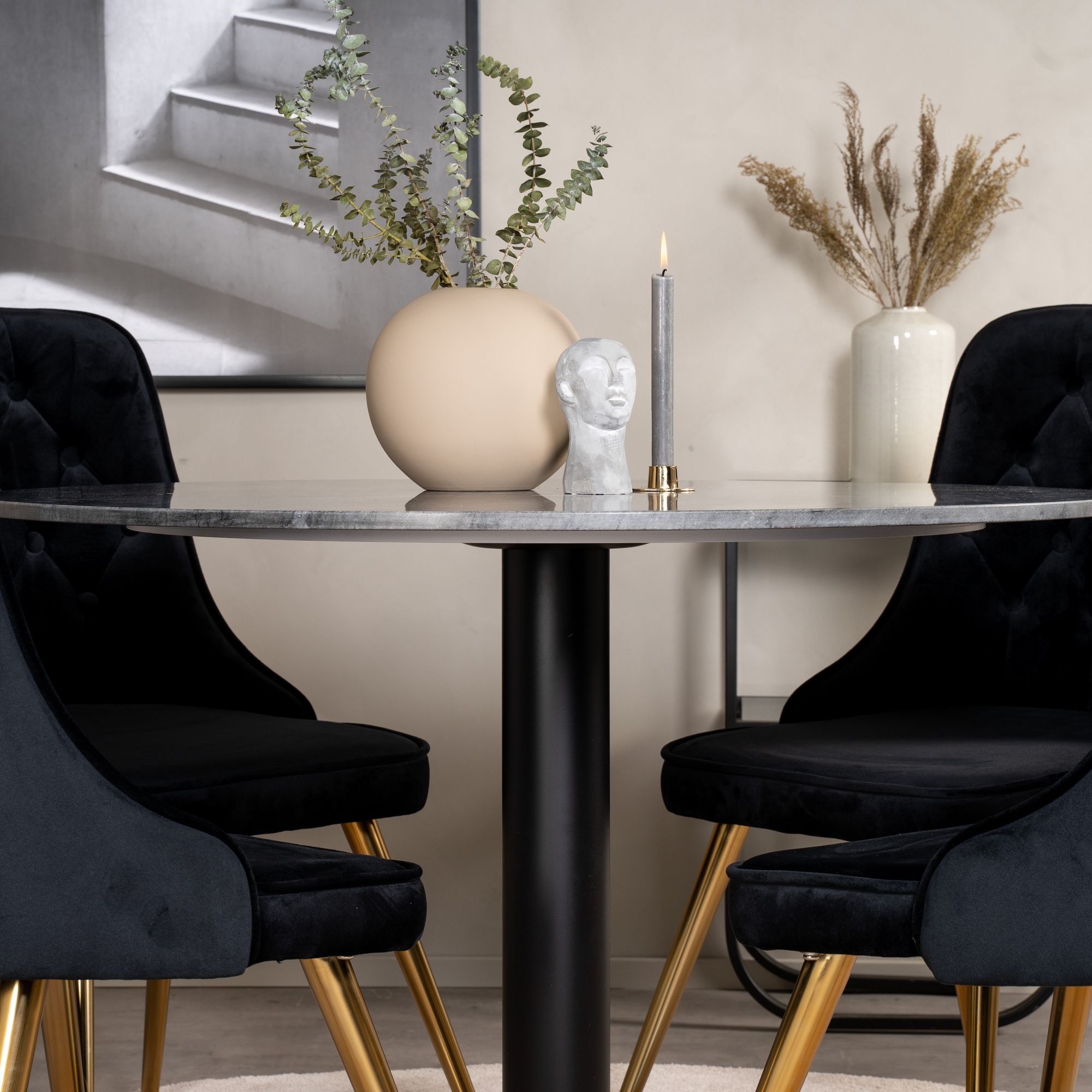 Spisegruppe Venture Home Estelle Rund med 4 Vera Stoler Fløyel