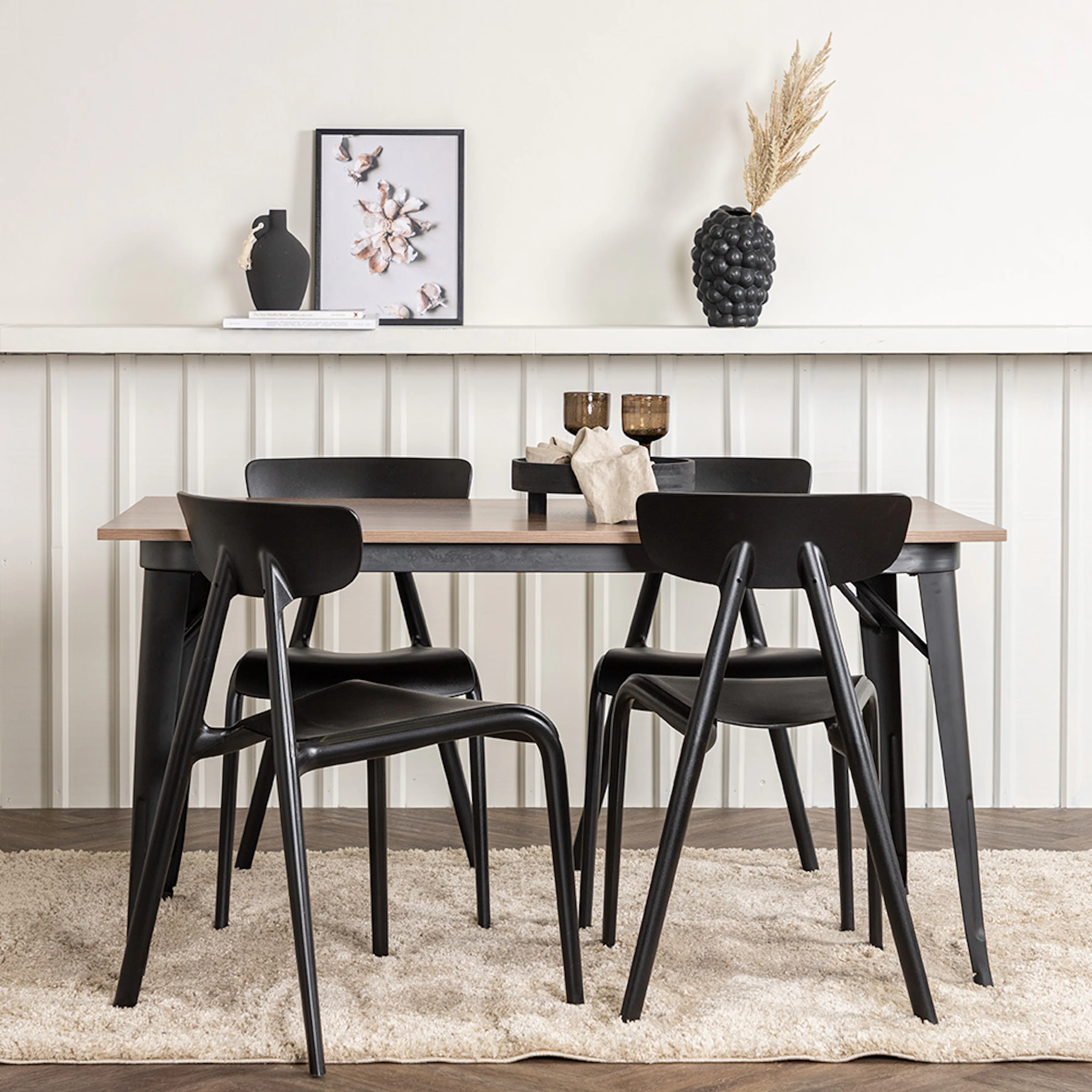 Spisegruppe Venture Home Tempe med 4 Ursholmen Stoler