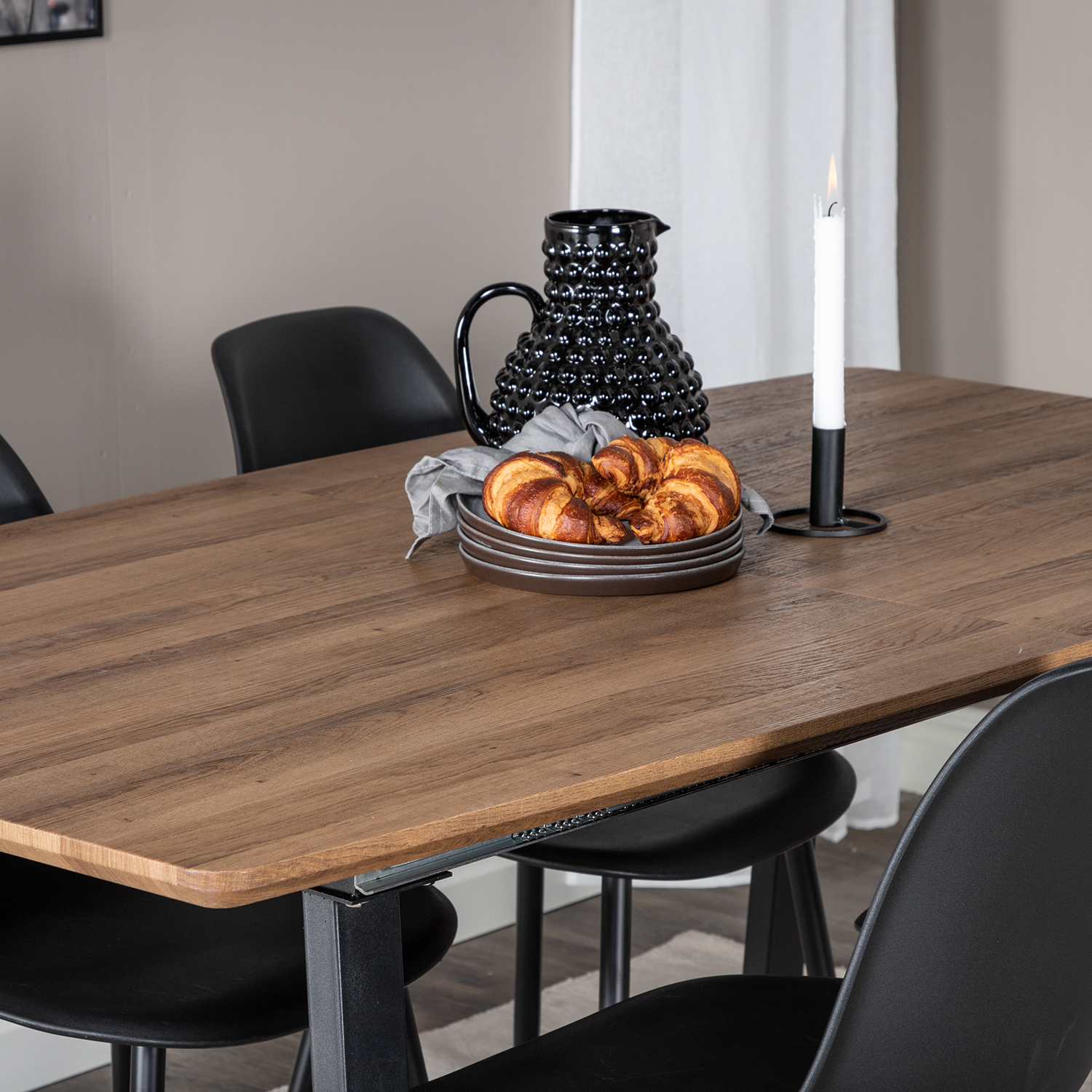 Spisegruppe Venture Home Ina med 4 Pop Stoler