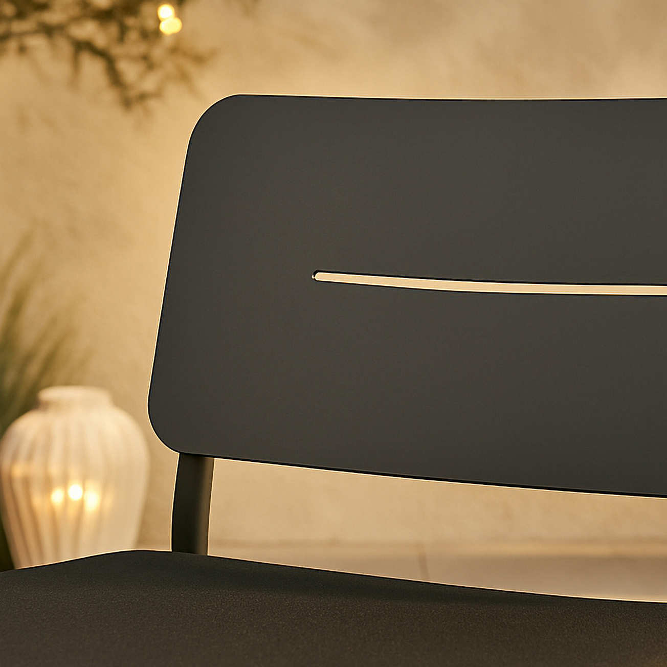 Lina lounge Chair - Black / Black Cushion Sort