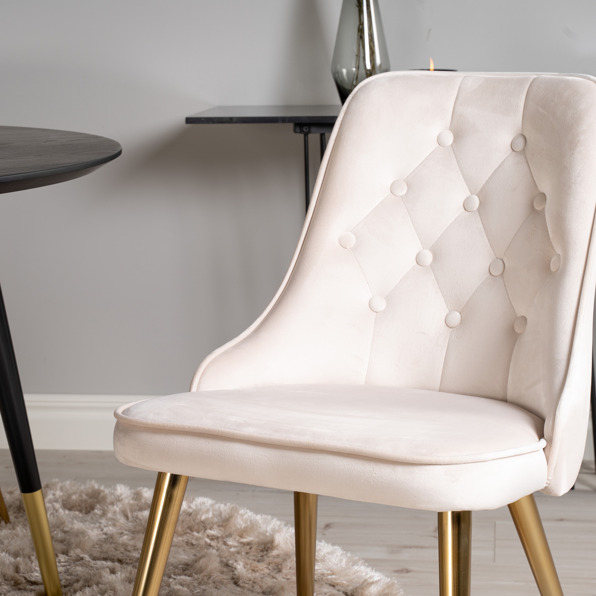 Spisegruppe Venture Home Dipp Ø115 cm med 4 Velvet Deluxe Stoler
