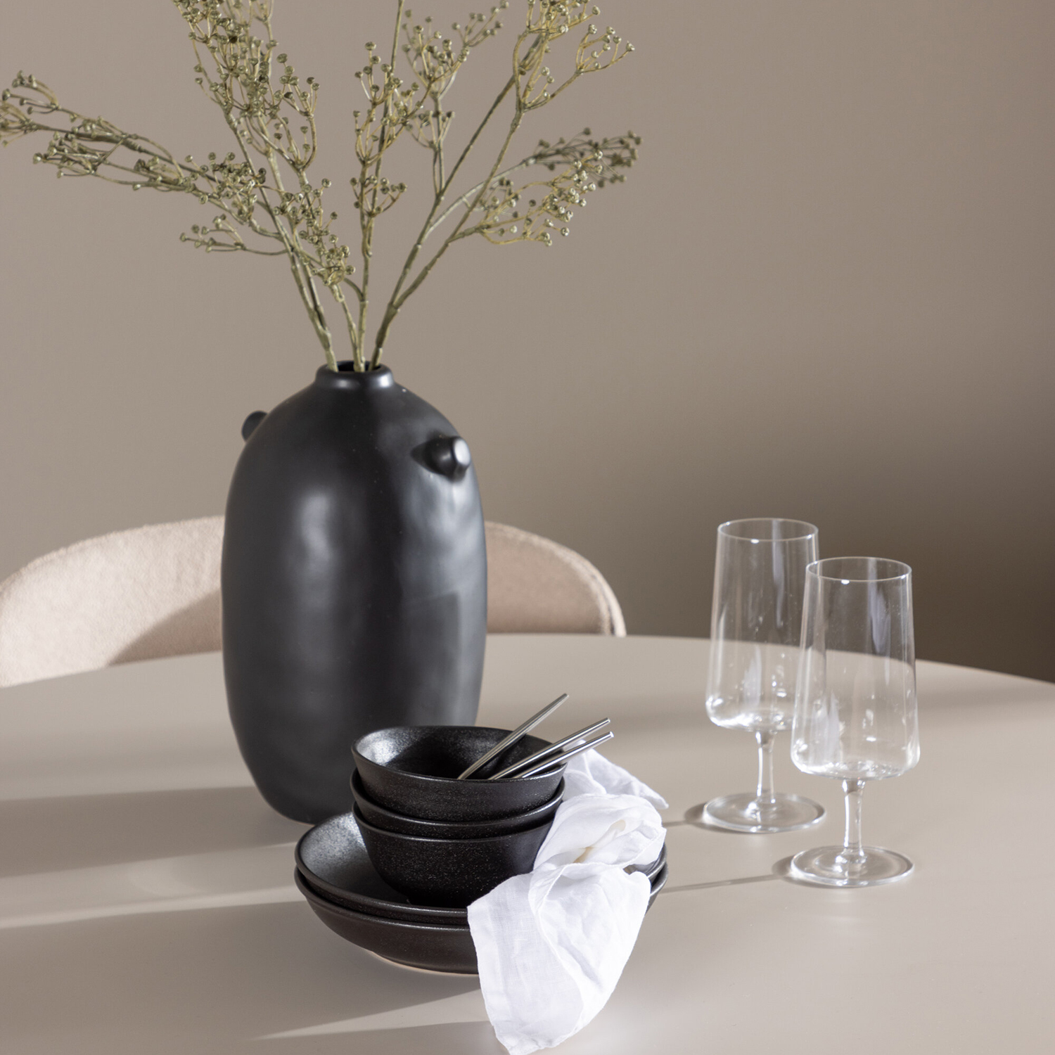 Spisegruppe Venture Home Olivia Ø110 med 4 stk Modesto Stoler