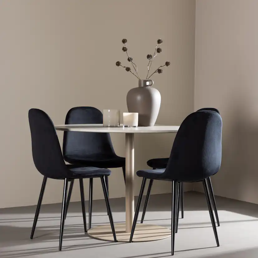 Spisegruppe Venture Home Lycke Ø110 med 4 stk Polar Stoler Fløyel