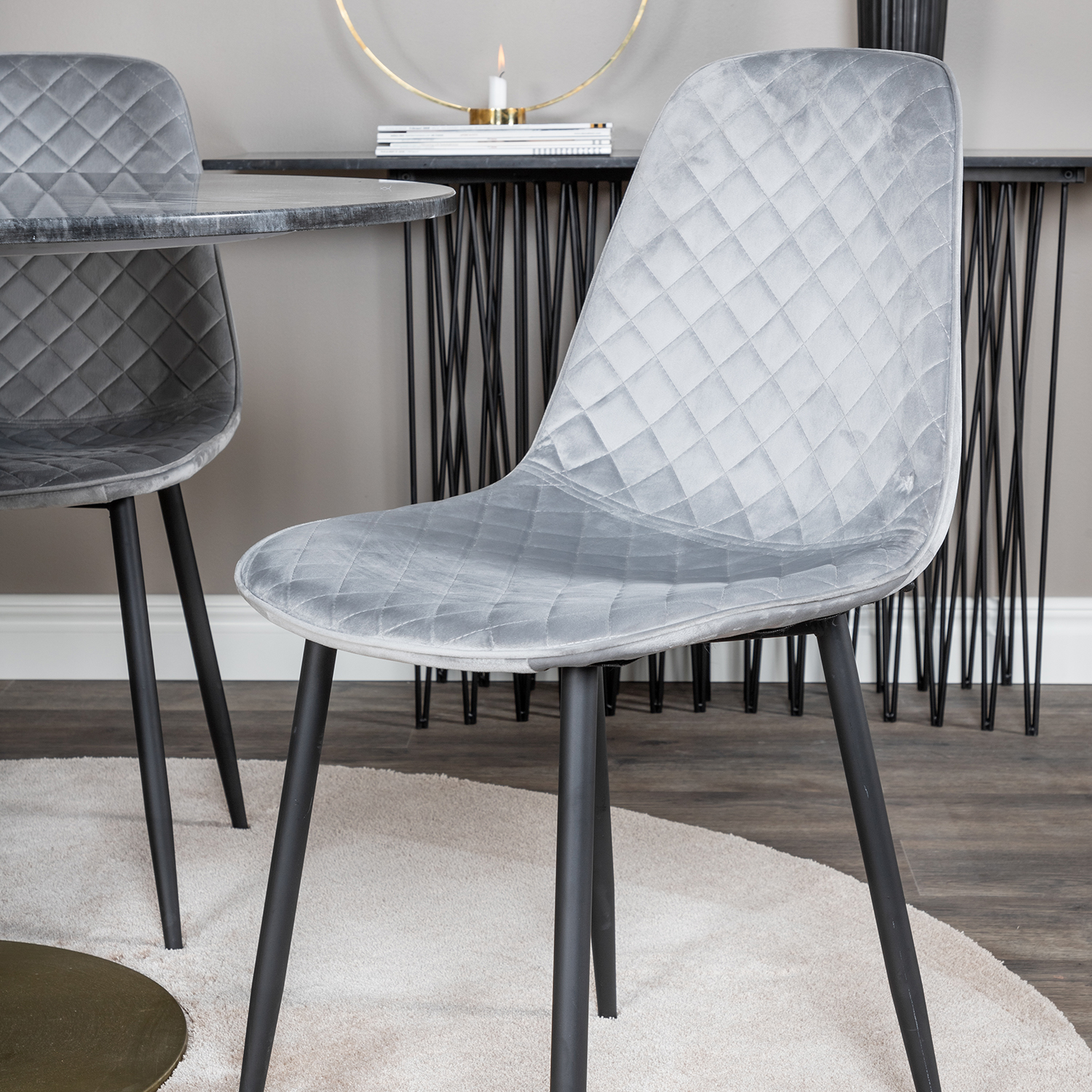 Spisegruppe Venture Home Estelle med 4 Phoi Stoler Fløyel