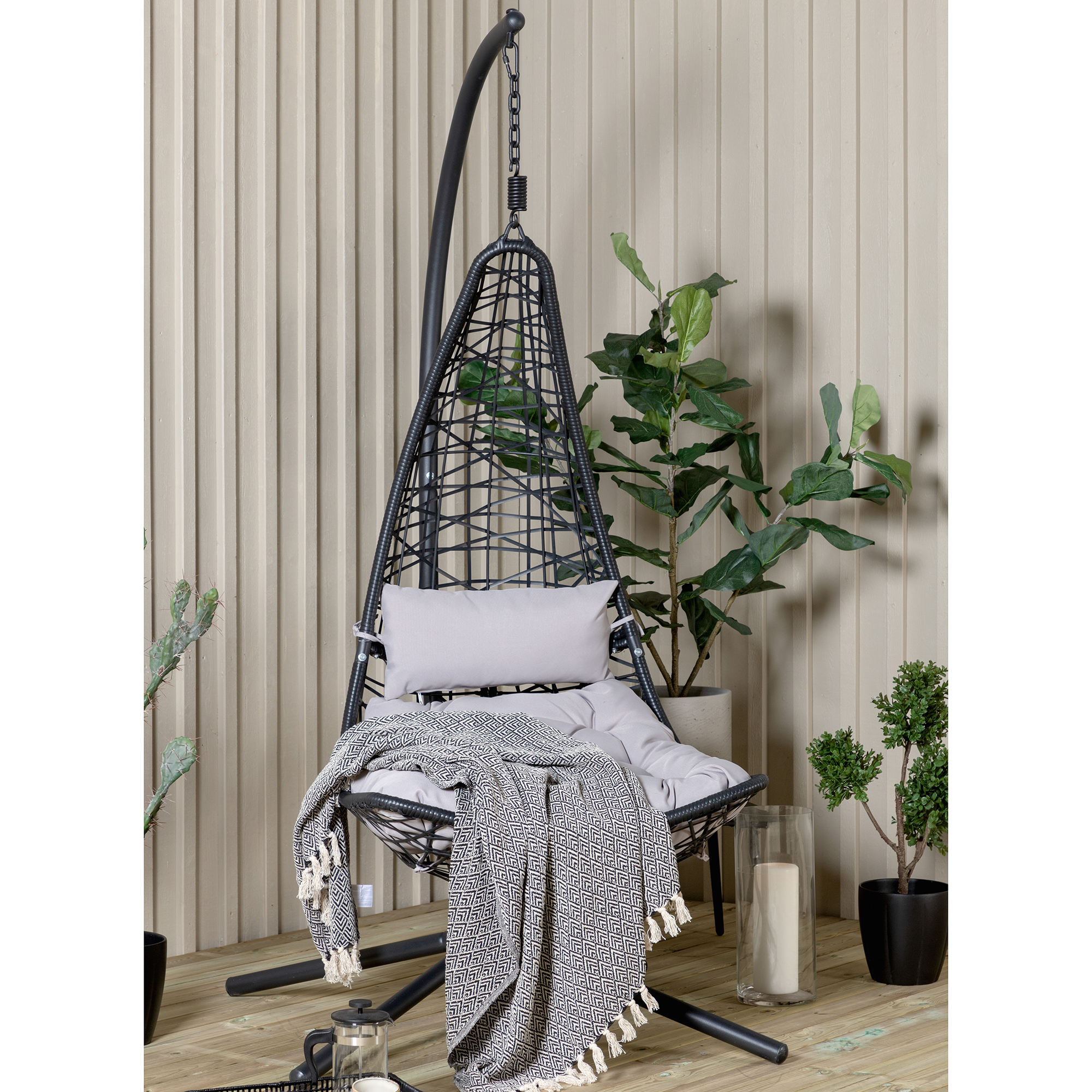Edinburgh Hanging chair - Black frame/black wicker/grey cush Sort/Grå