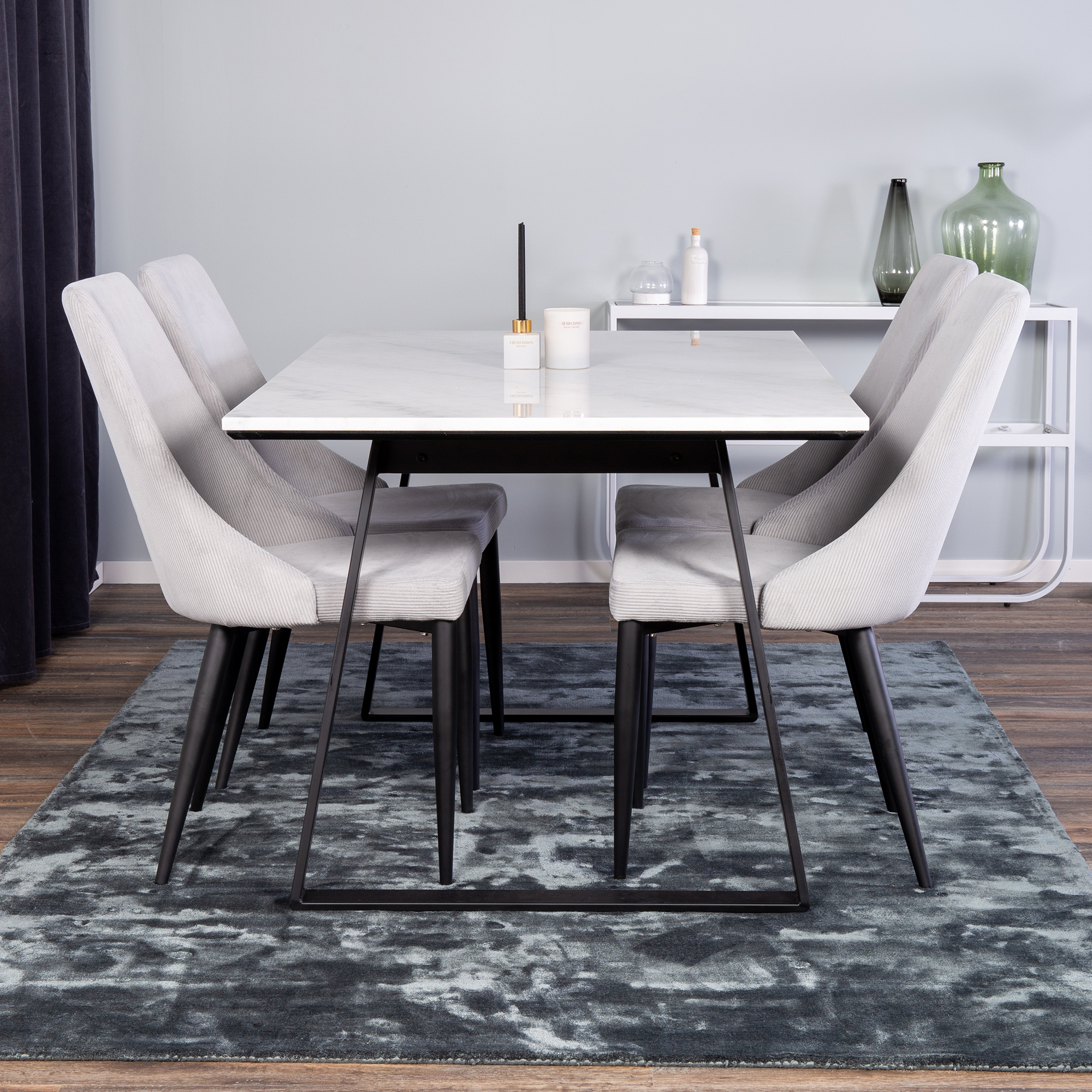 Spisegruppe Venture Home Estelle med Laura Stoler