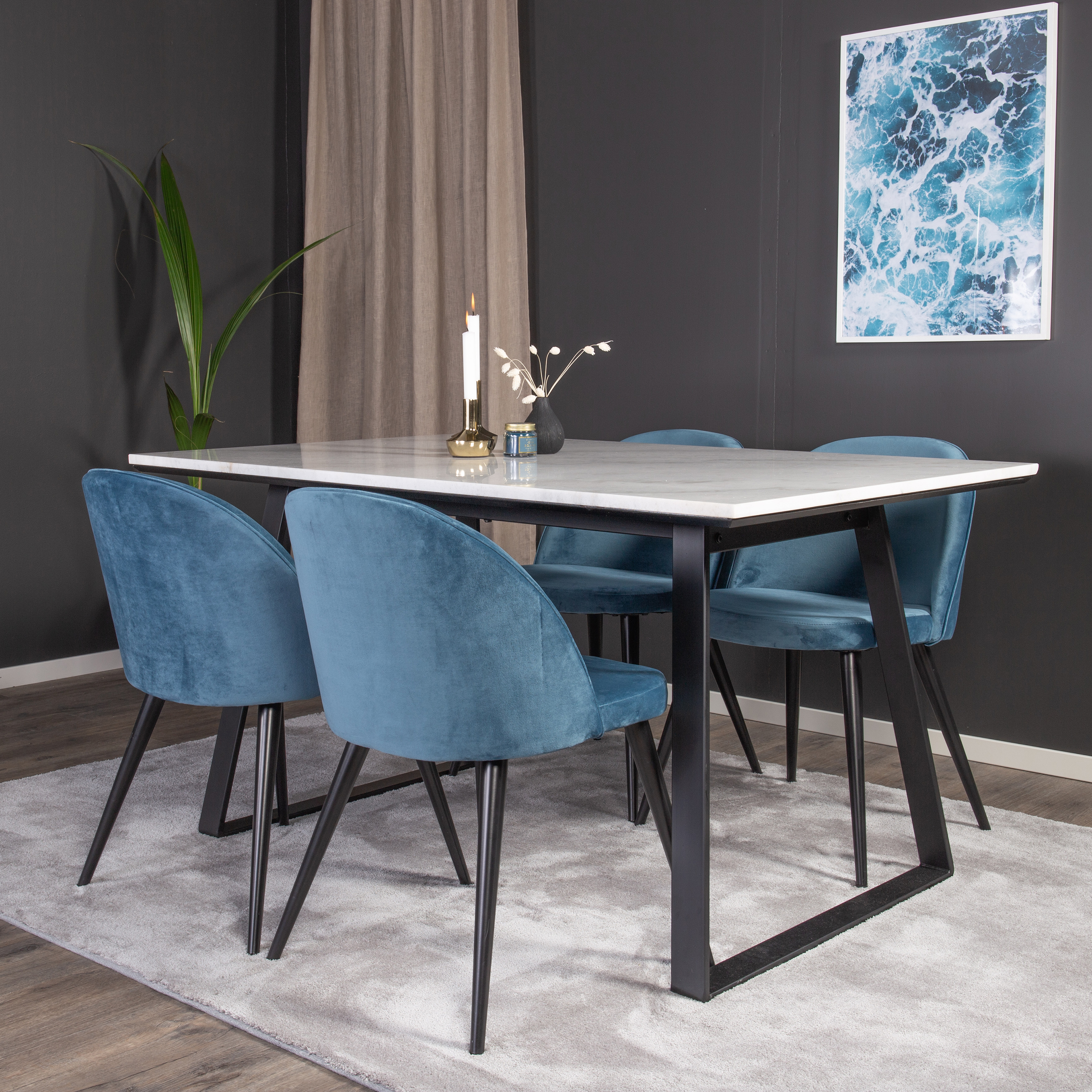 Spisegruppe Venture Home Estelle 140 med 4 Valentina Stoler Fløyel