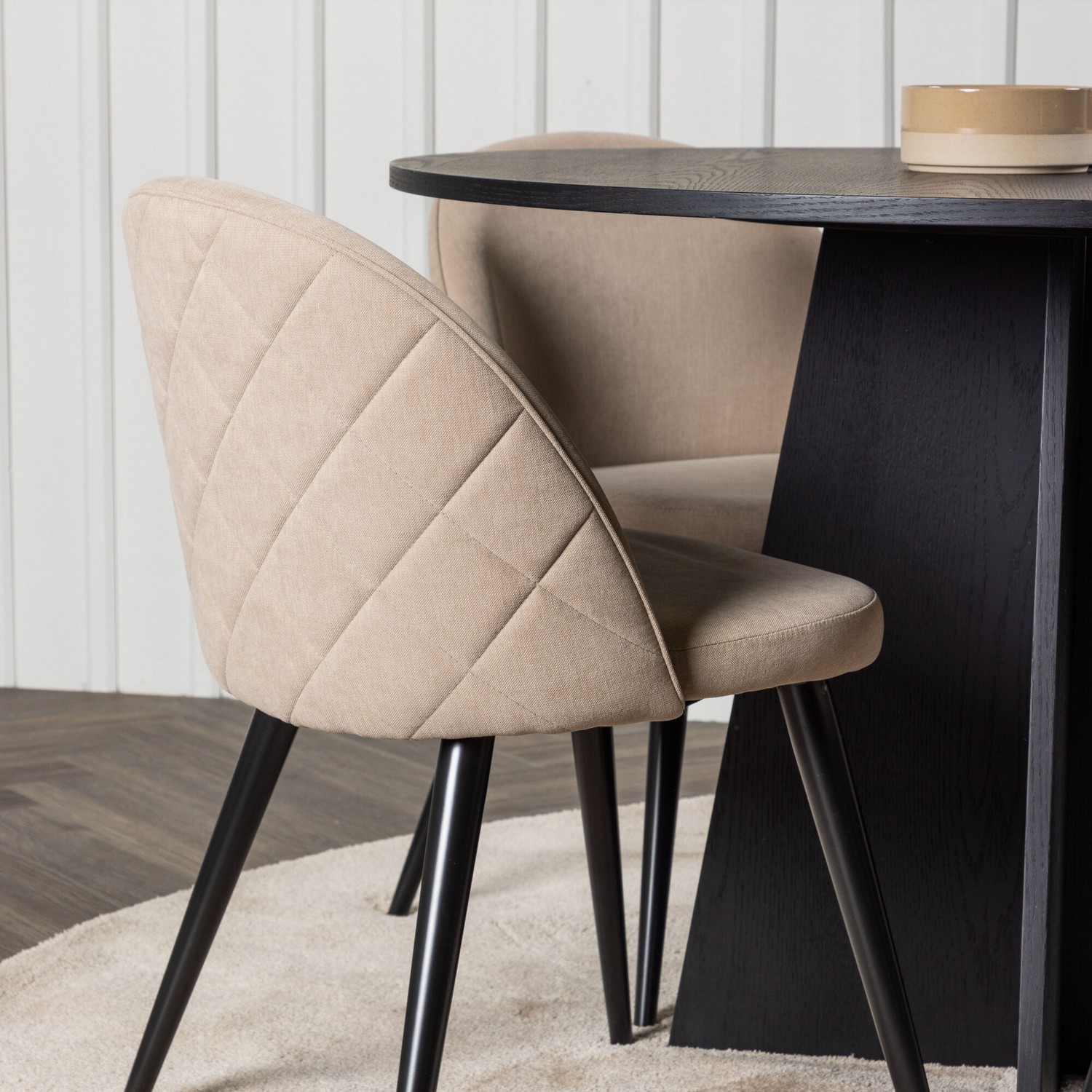 Spisegruppe Venture Home Bootcut Ø110 cm med 4 Velvet Stoler