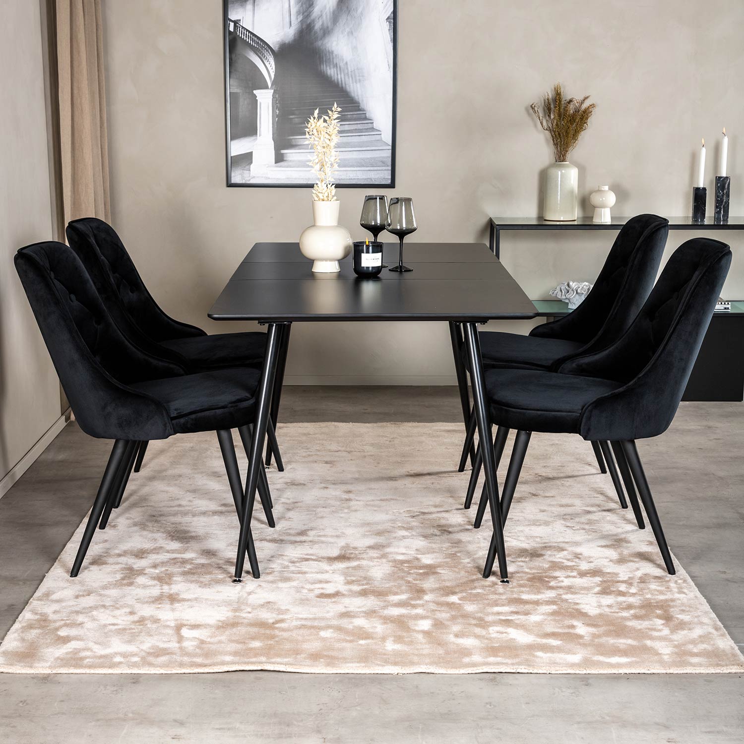 Spisegruppe Venture Home Silvia med Innleggsplate og 4 Vera Stoler Fløyel