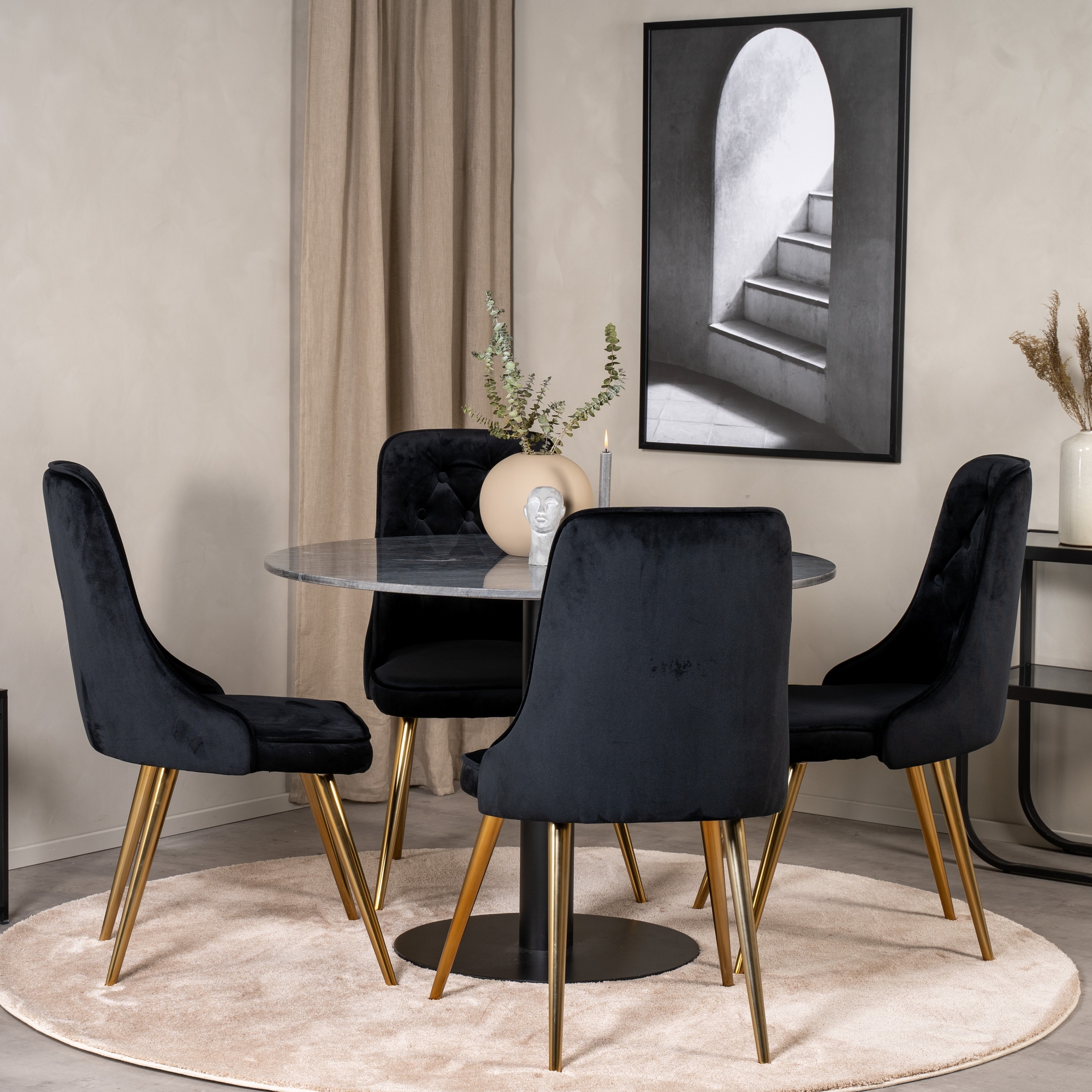 Spisegruppe Venture Home Estelle Rund med 4 Vera Stoler Fløyel