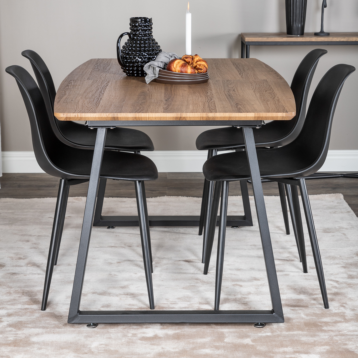 Spisegruppe Venture Home Ina med 4 Pop Stoler