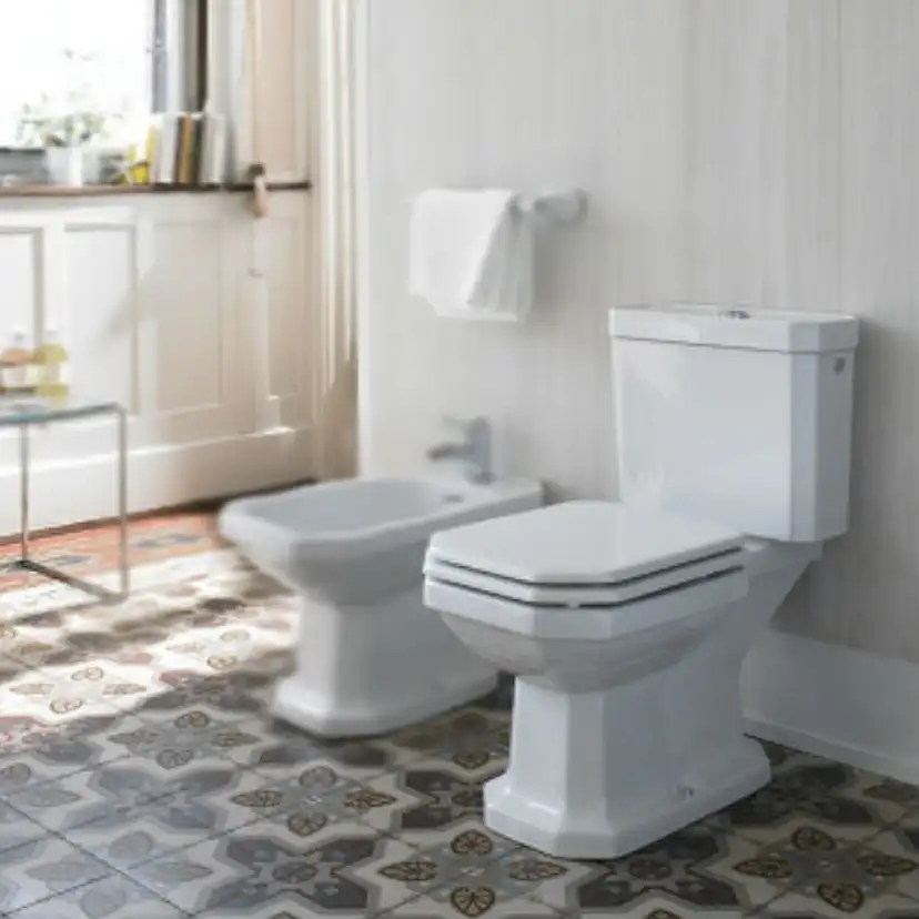 Toalett Duravit 1930 med S-lås med Toalettsete