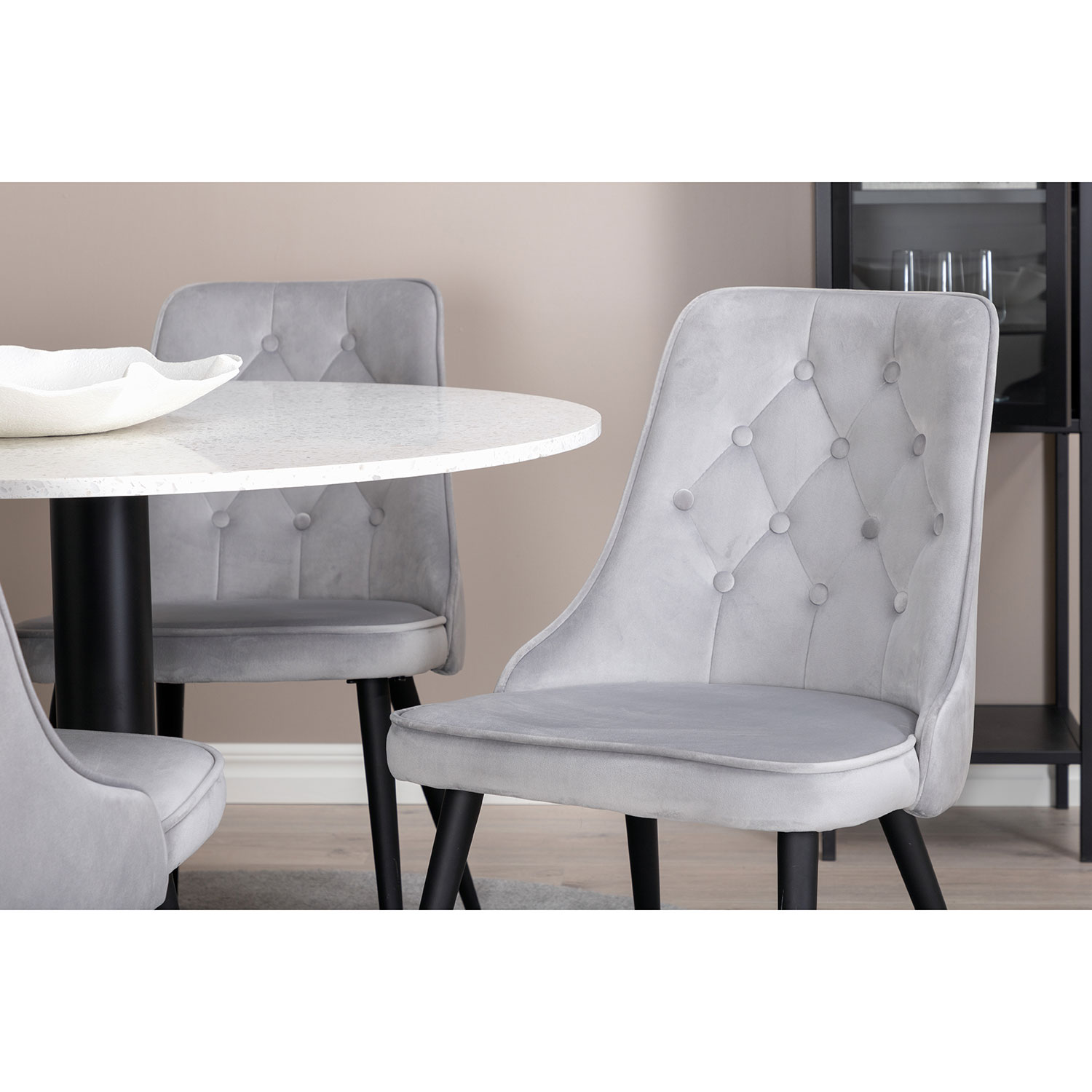 Spisegruppe Venture Home Razzia med 4 Velvet Deluxe Stoler
