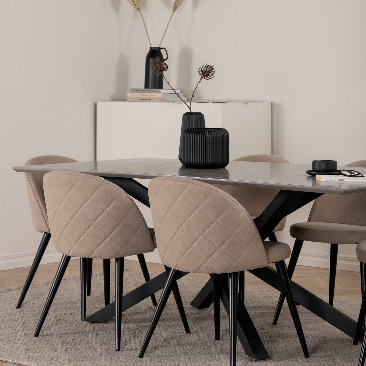 Spisegruppe Venture Home med Piata Spisebord og 6 Valentina Stitcthes Spisestoler