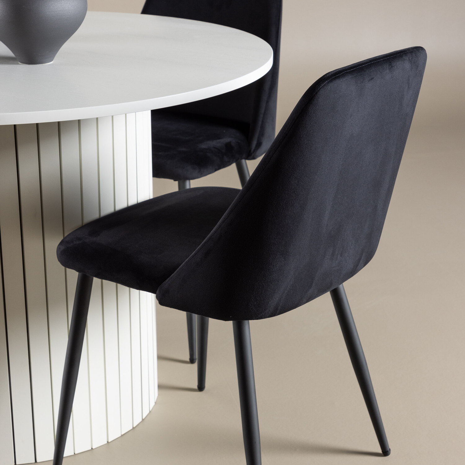 Spisegruppe Venture Home Härön Ø110 med 4 stk Night Stoler