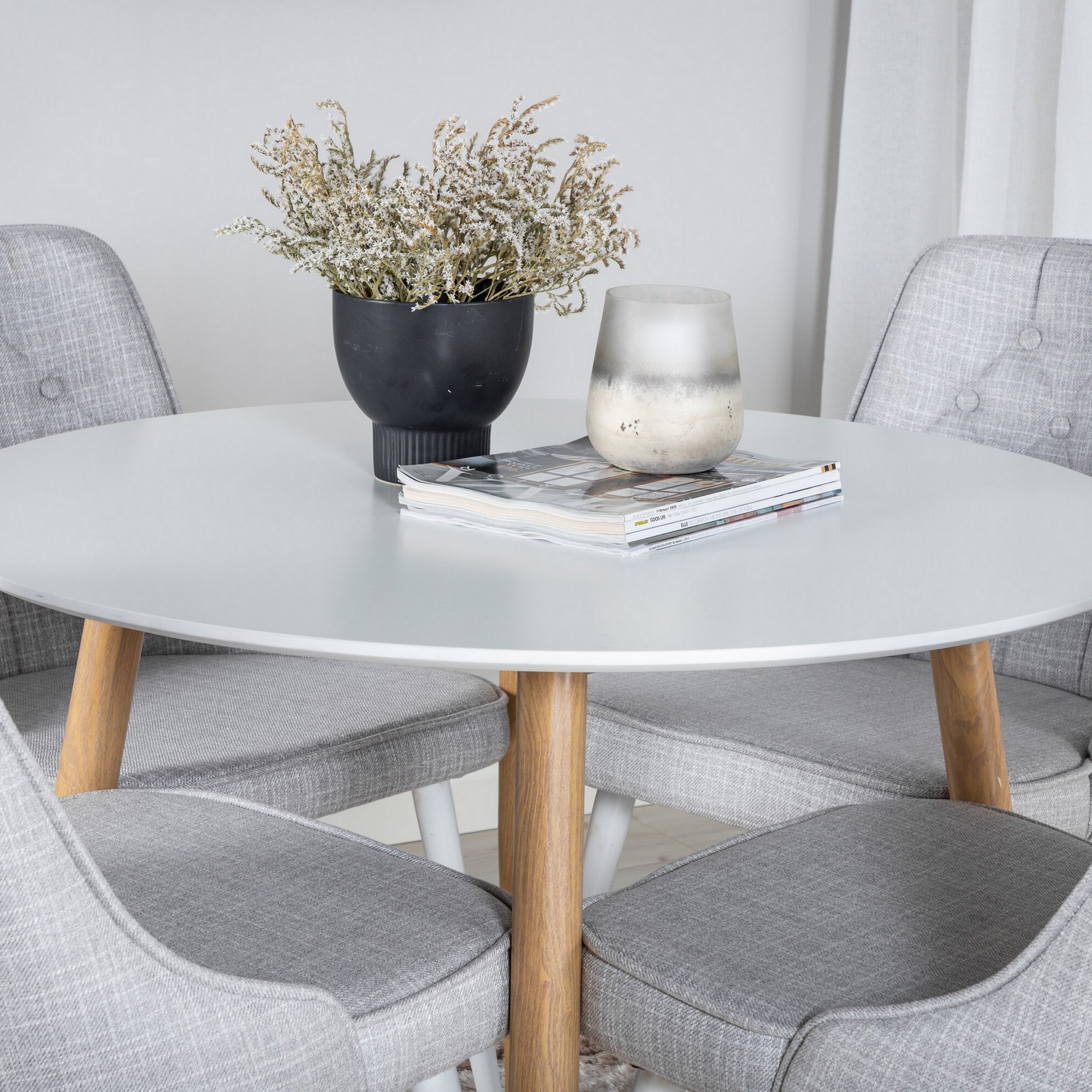 Spisegruppe Venture Home Plaza med 4stk Velvet Deluxe Stoler
